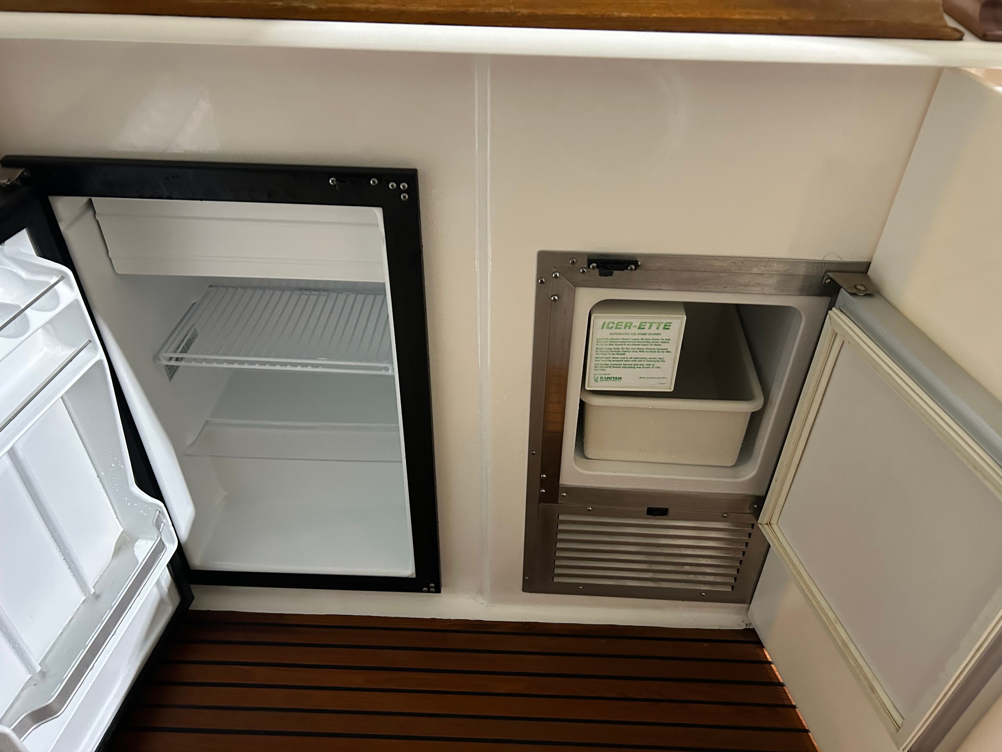2003 Tiara Yachts 5000 Open - 23