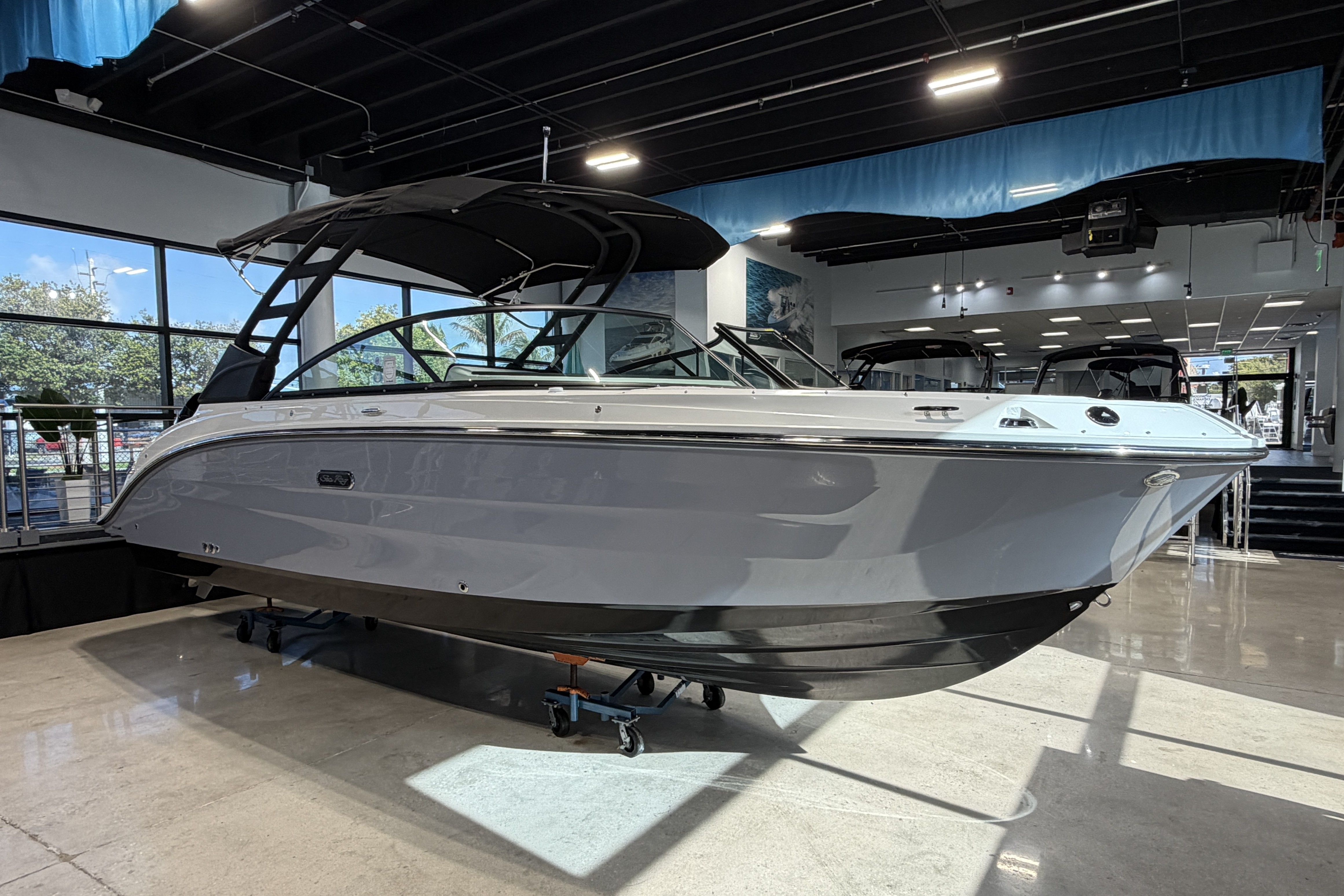 2026 Sea Ray SDX 250 Outboard