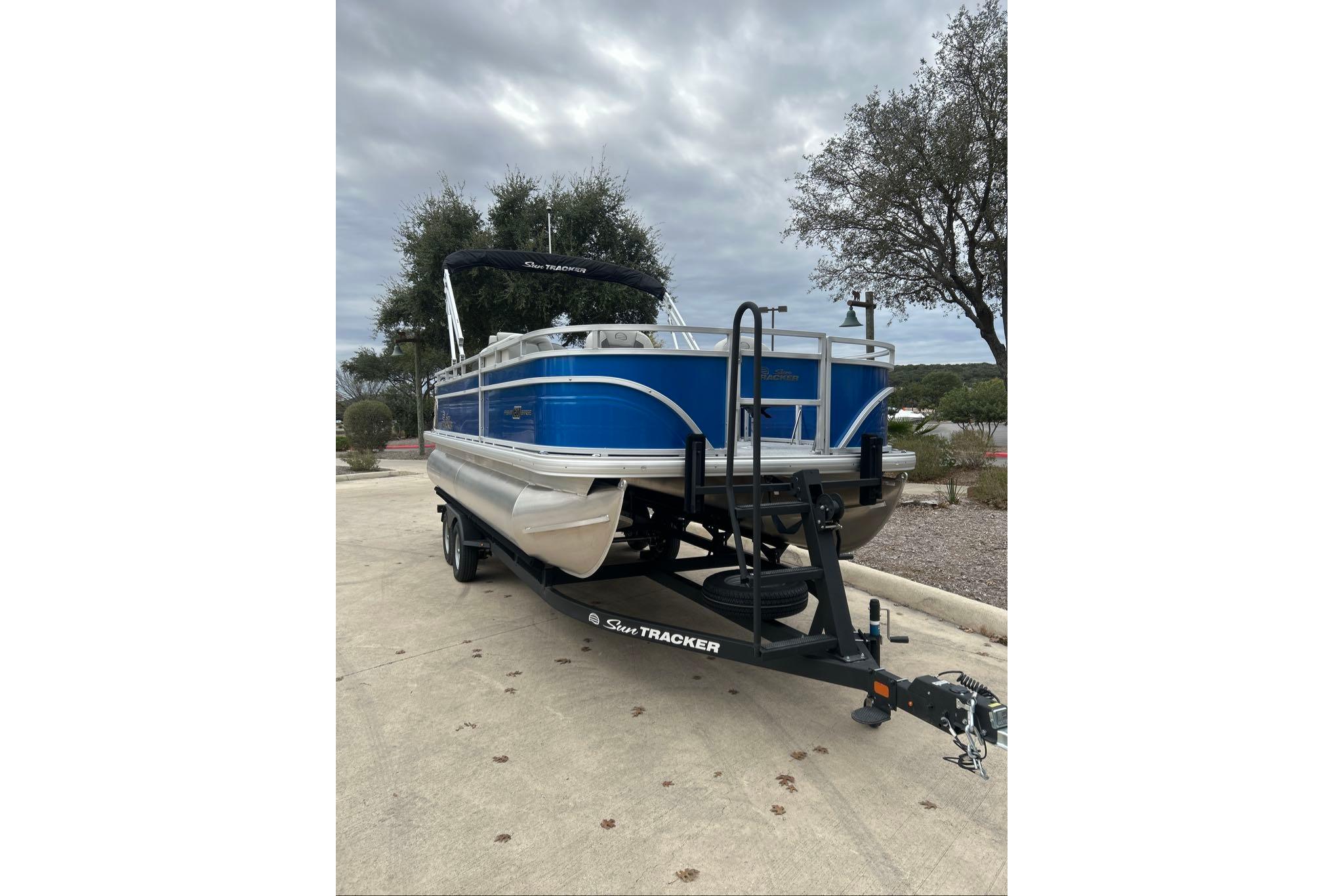 2026 Sun Tracker Fishin' Barge 20 DLX