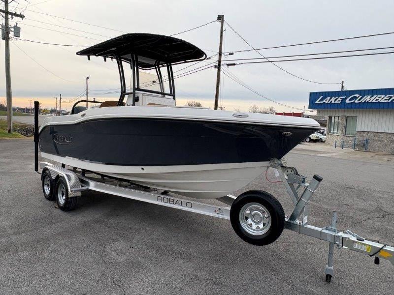 2025 Robalo R202 Explorer - 44