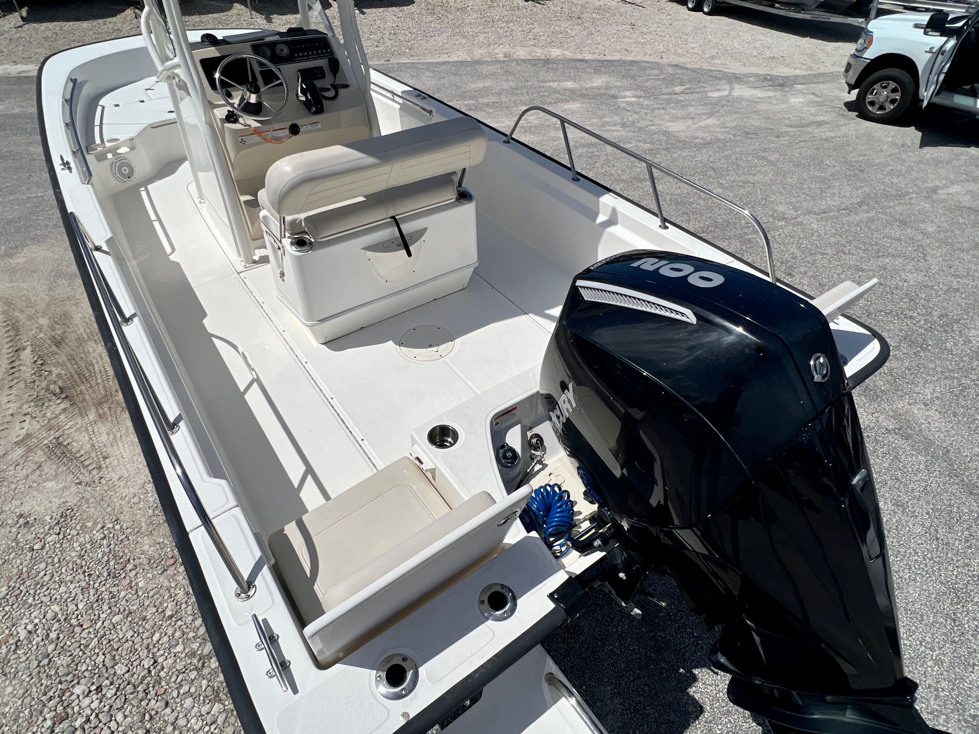 2023 Boston Whaler 210 Montauk - 8