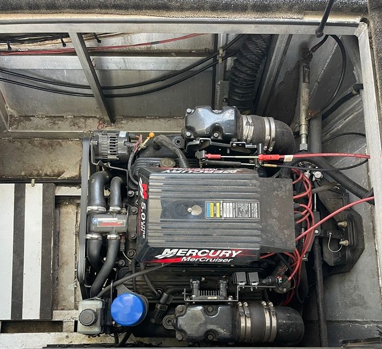Mercury MerCruiser engine in a 2001 Sumerset houseboat.