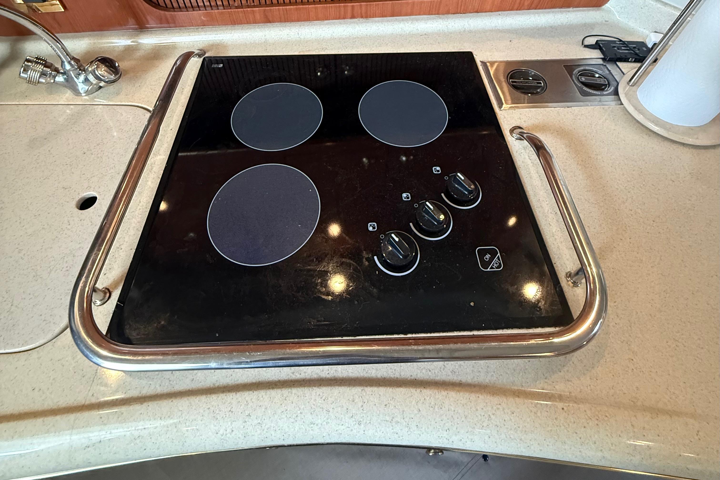 Electric stovetop in 1998 Sea Ray Sundancer 400 yacht kitchen.
