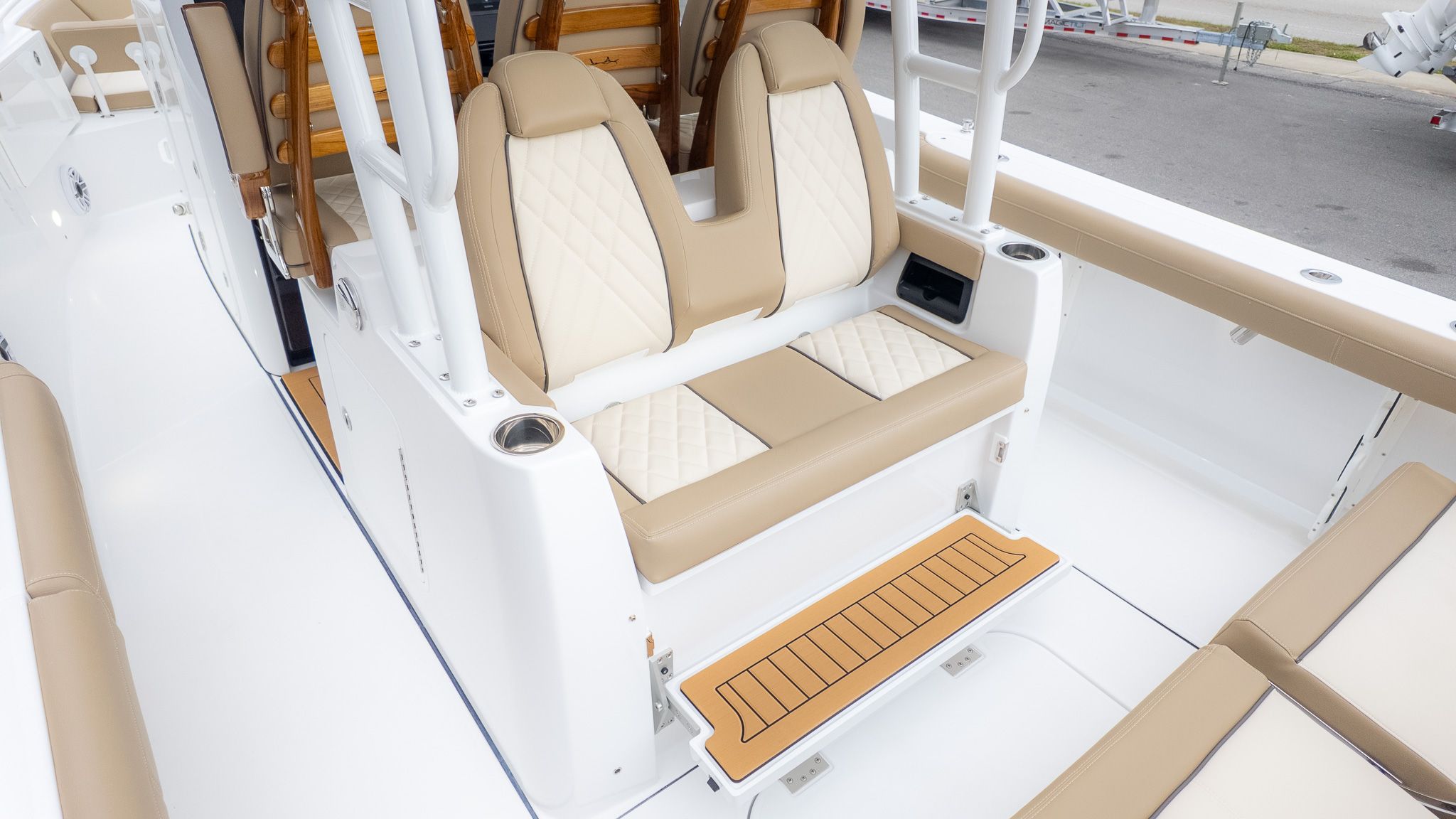 2026 Everglades 335 Center Console - 12