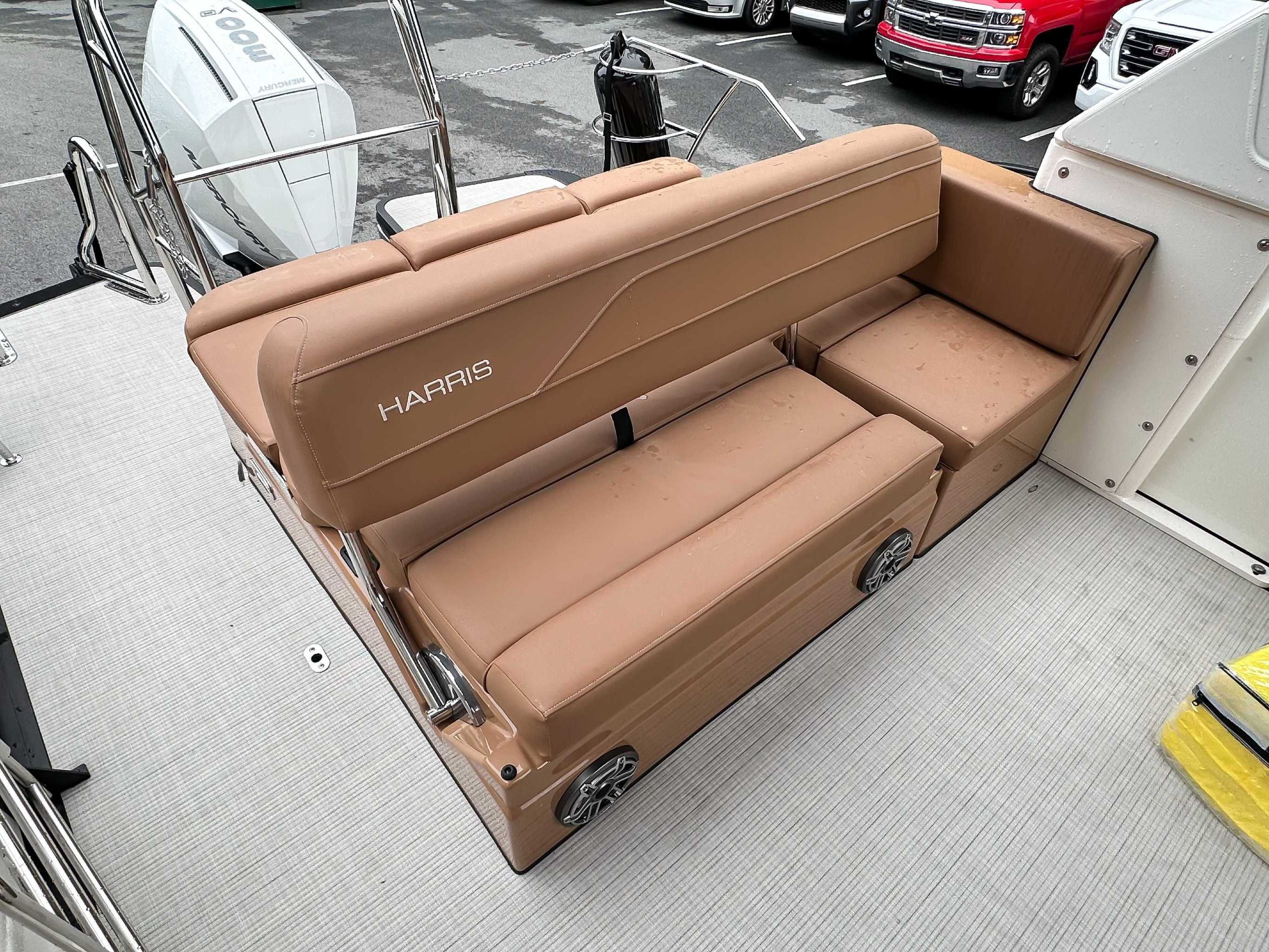 Harris Grand Mariner 230 SLDH 2025 with beige seating area.