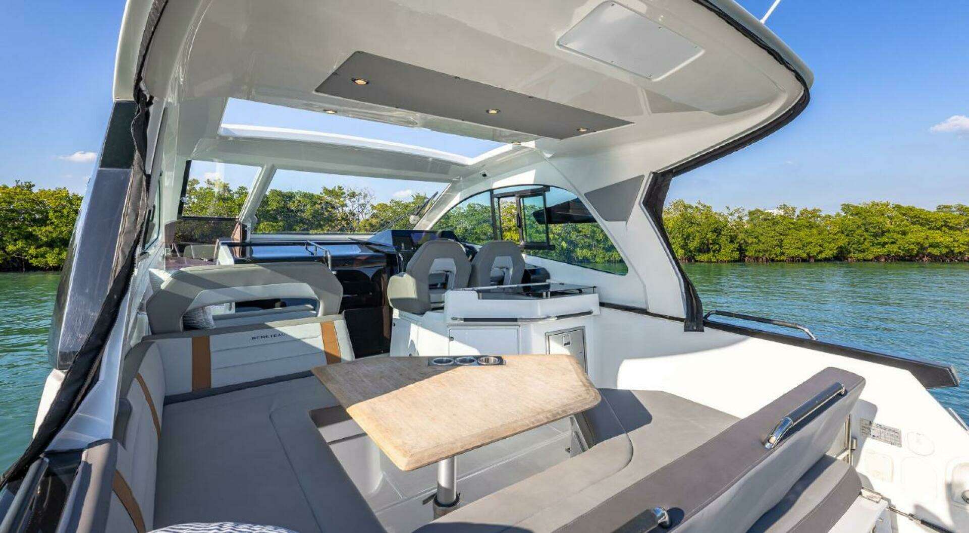 2021 Beneteau Gran Turismo 32 - Image 12