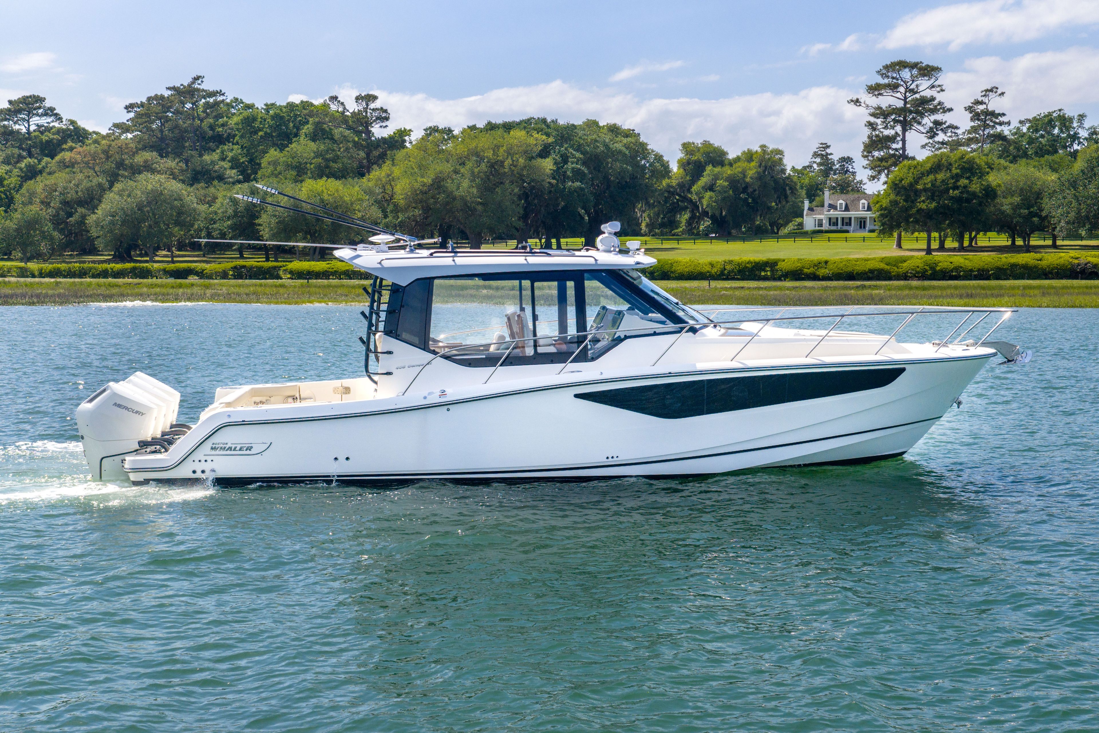 2026 Boston Whaler 405 Conquest