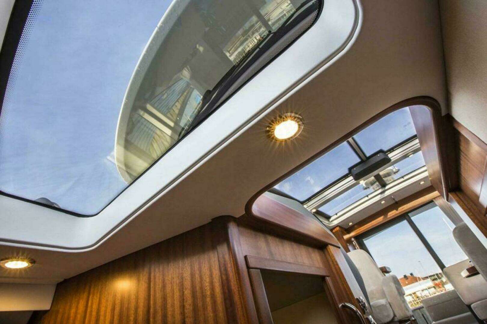 2025 Nimbus 405 Coupé - Image 5