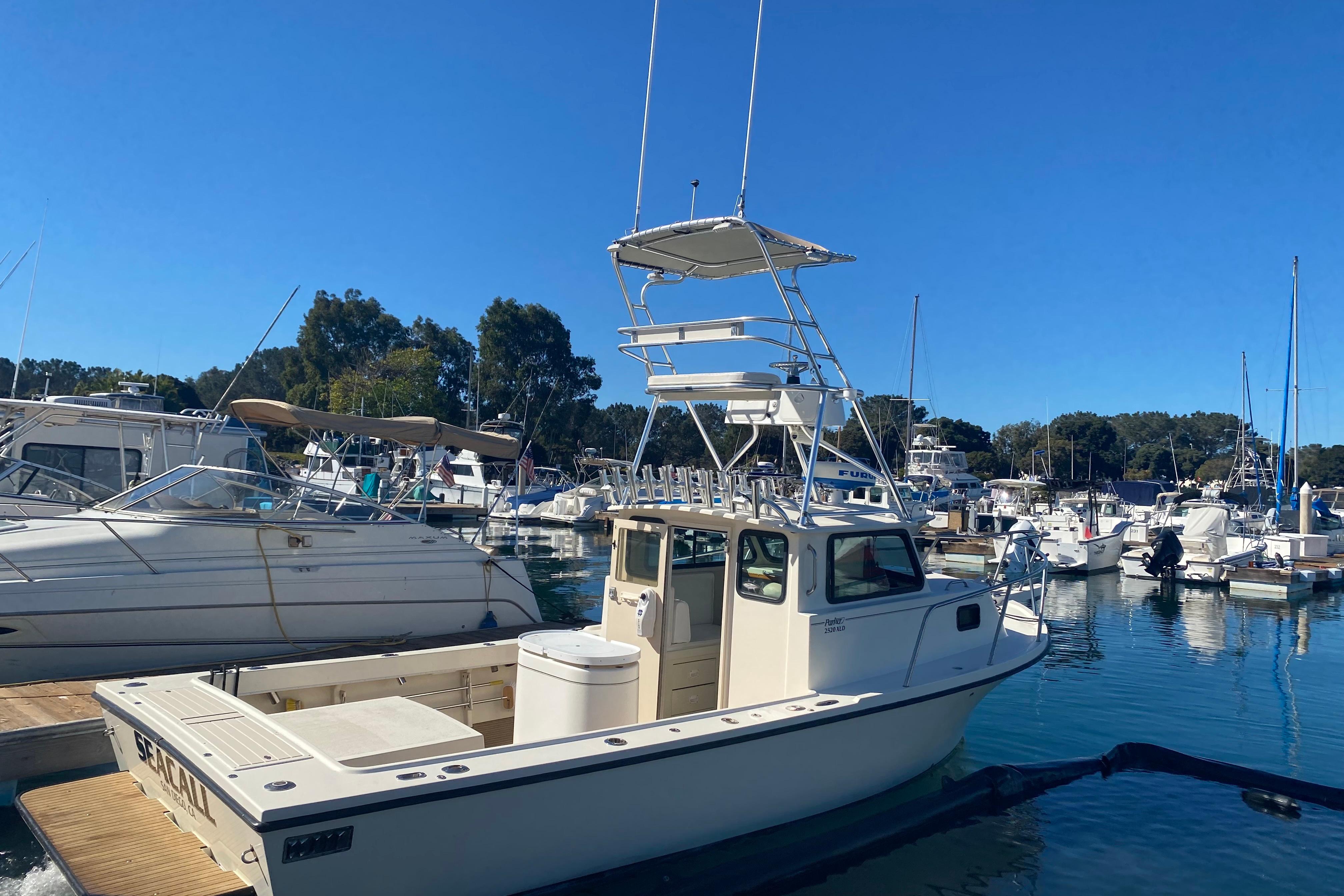 2000 Parker 2520 XLD Sport Cabin