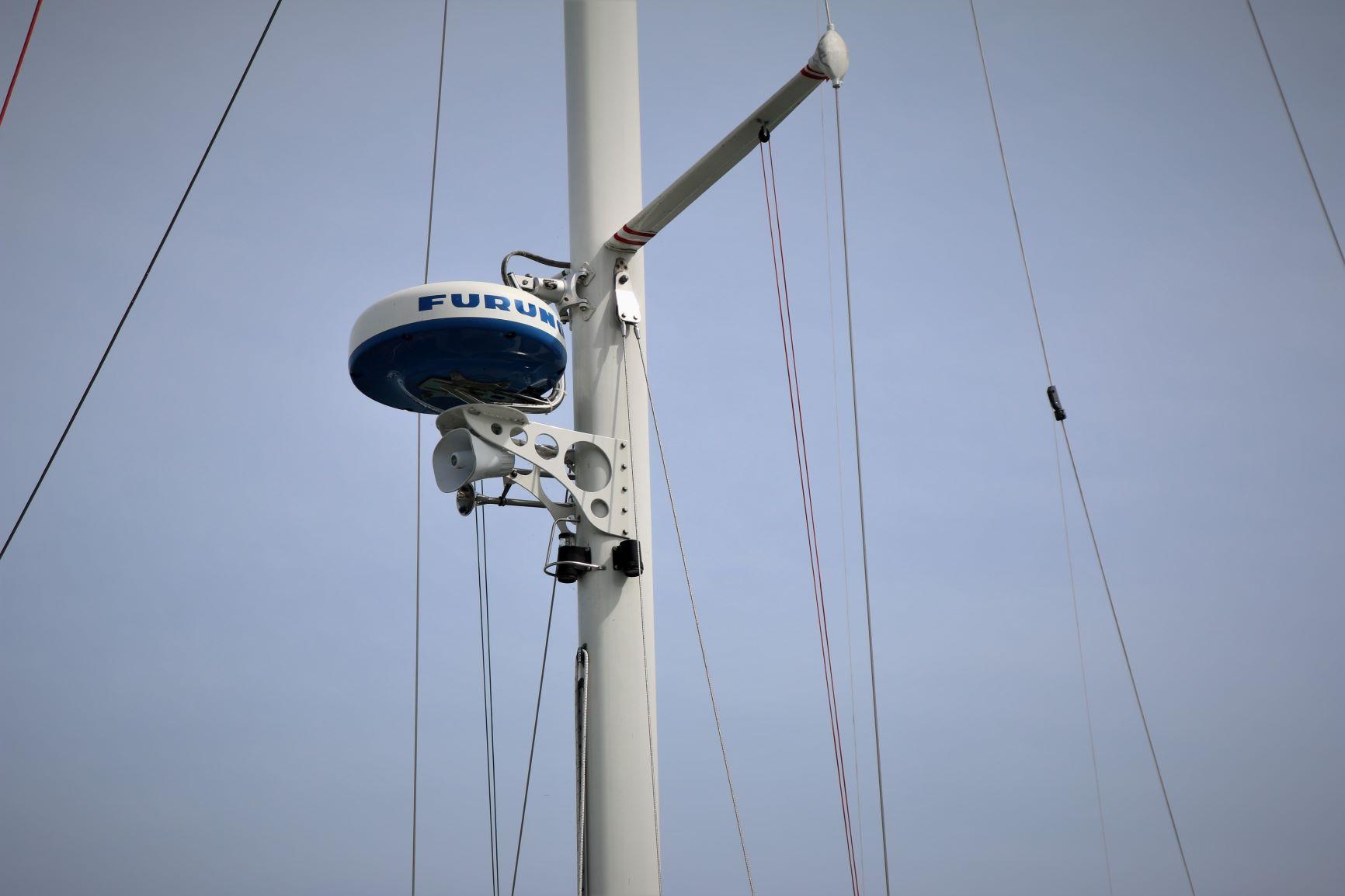 Radar equipment on a Mason 33 sailboat mast, 1986 model, against a clear sky.