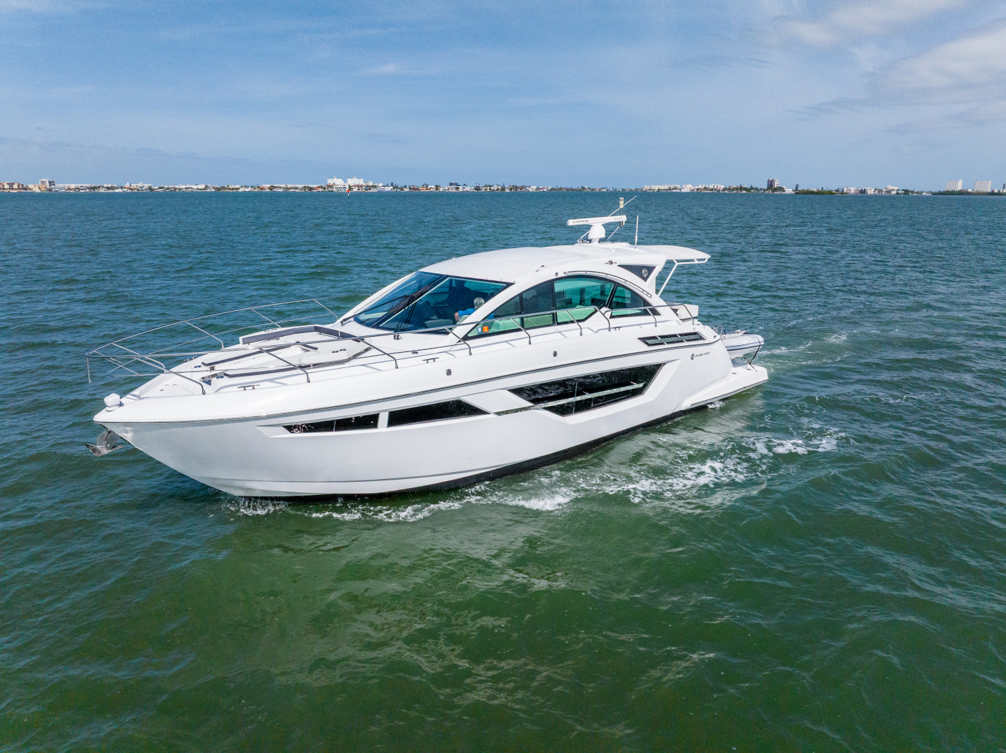 2018 Cruisers Yachts 50 CANTIUS - Image 11