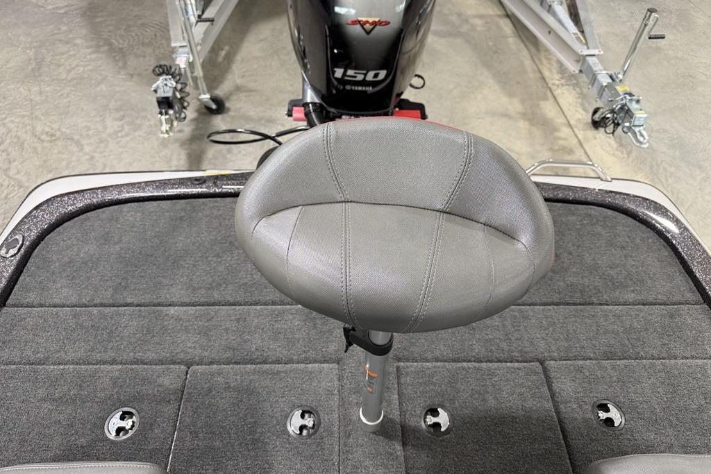 2025 Skeeter ZX150 boat seat and deck, featuring a Yamaha 150 engine.
