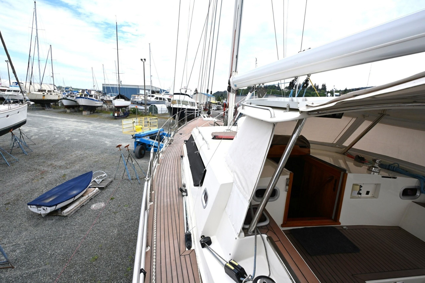 2006 Waterline 50 - Image 8