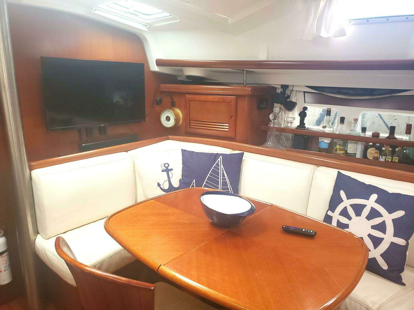 2003 Beneteau Center Cockpit - Image 12