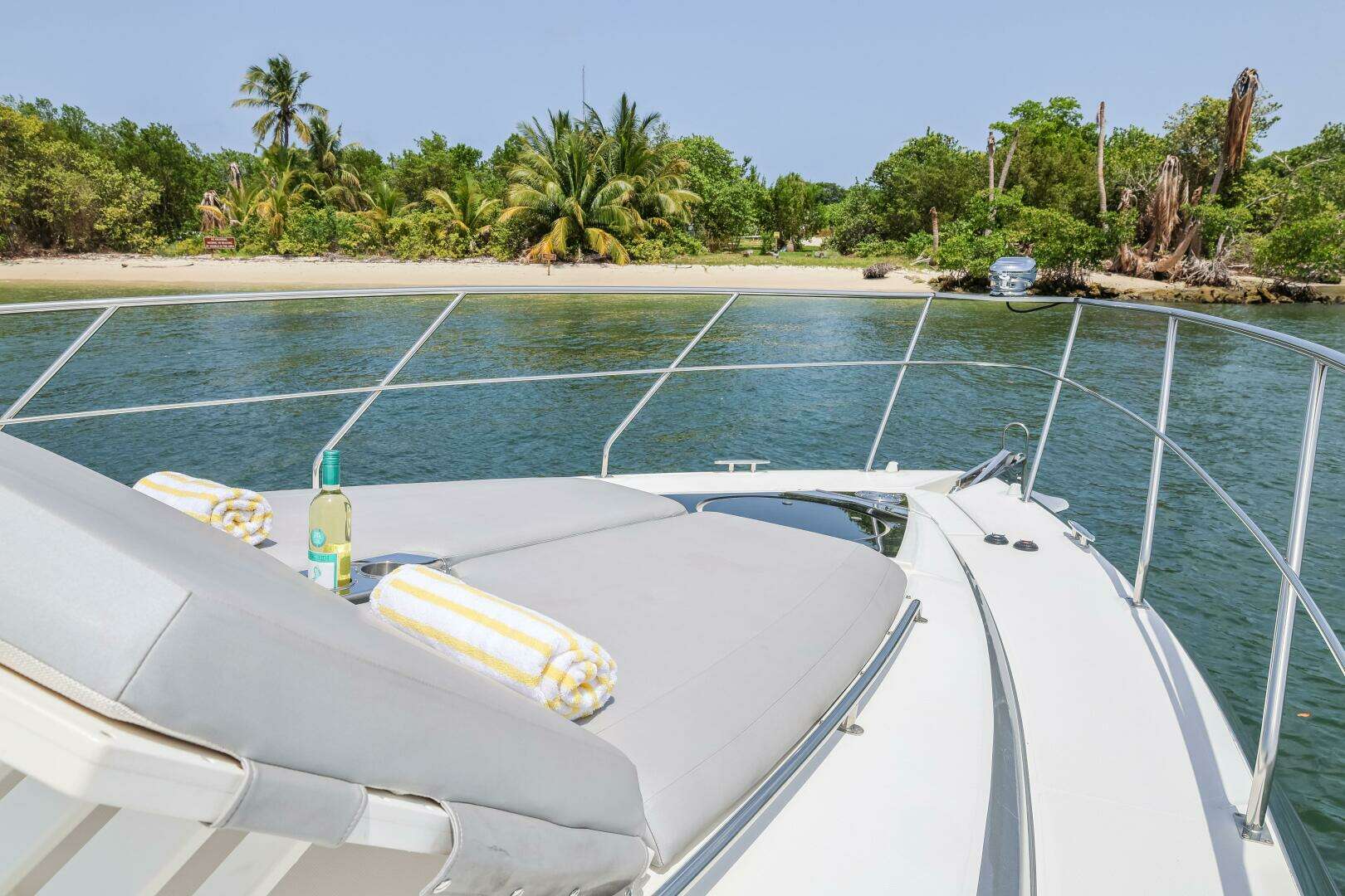 2014 Cruisers Yachts 45 Cantius - Image 39