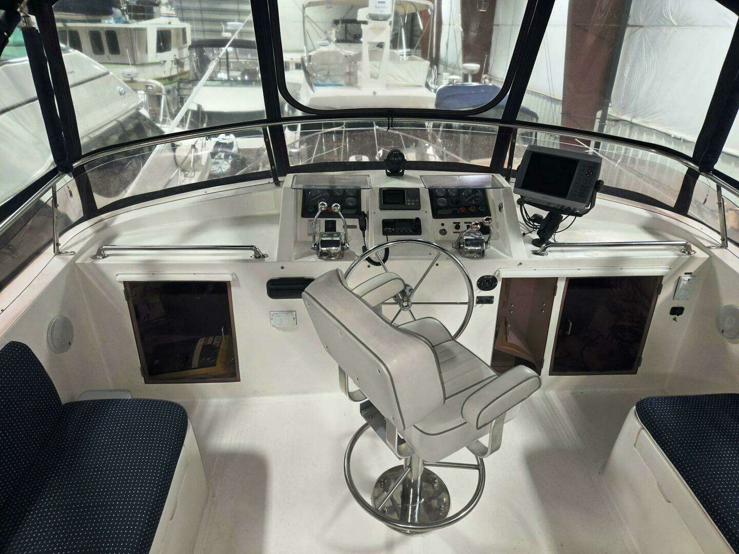 1989 Marine Trader 47 Cockpit Motor Yacht - Image 10