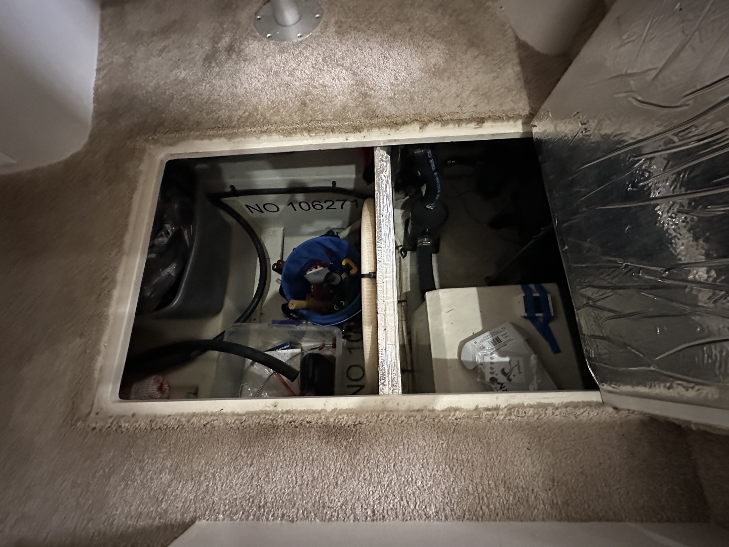 1998 Cruisers Yachts 3650 Aft Cabin - Image 40