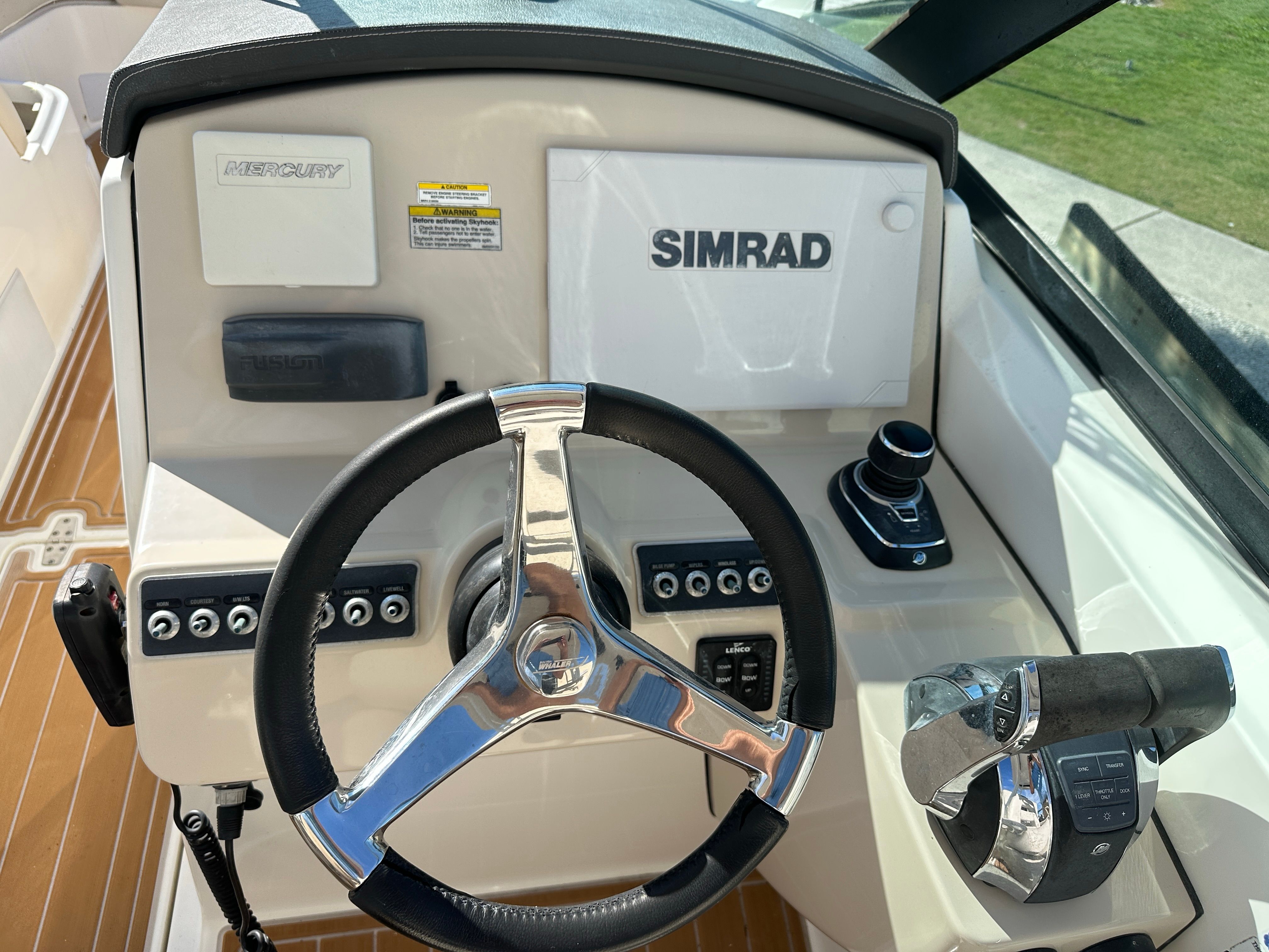 2017 Boston Whaler 270 Vantage - 10