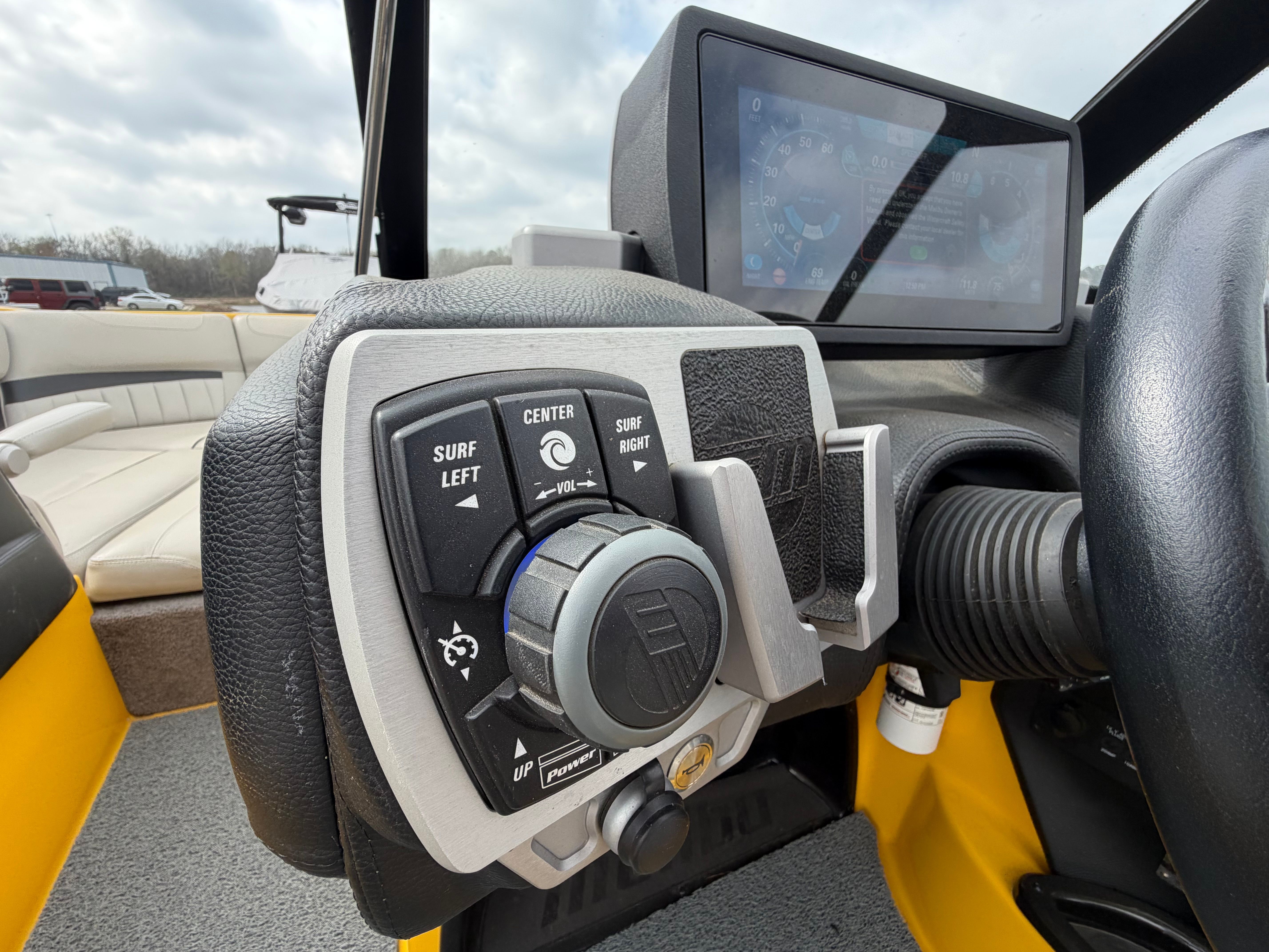 2015 MALIBU 24 MXZ - Image 17