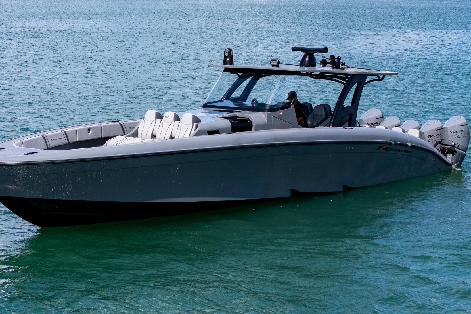 2023 Midnight Express 43 Solstice