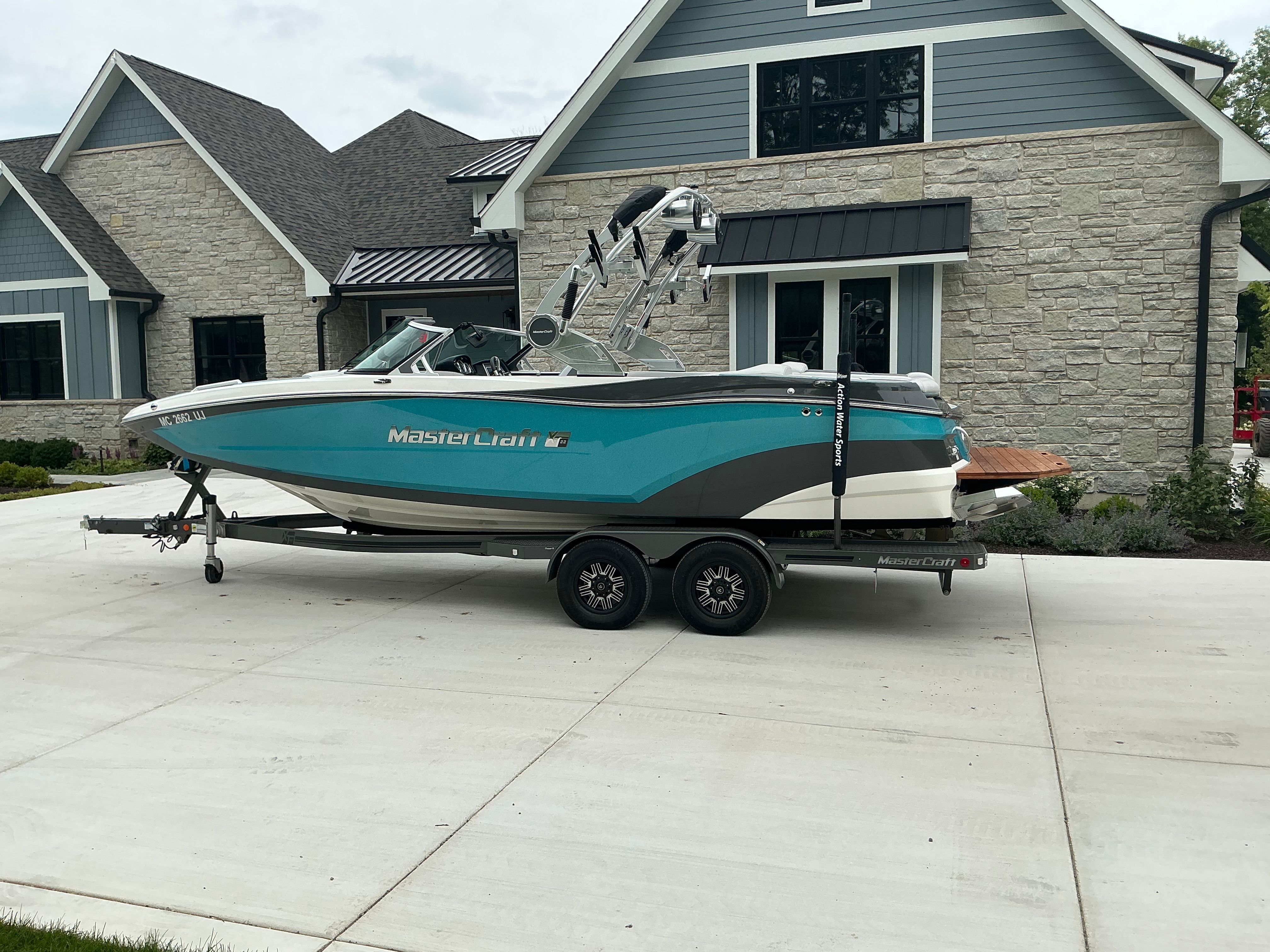 2019 MasterCraft XT22
