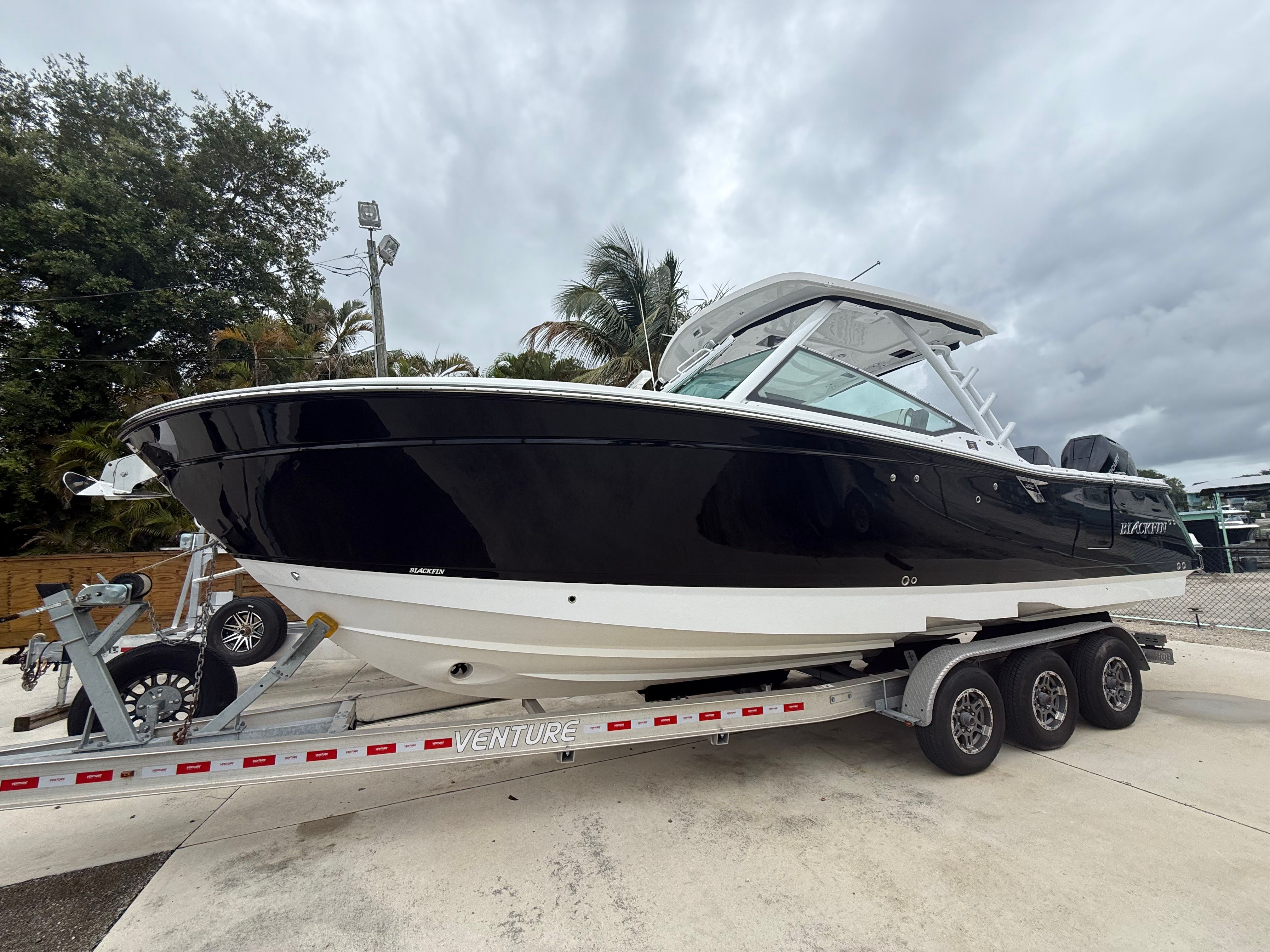 2024 Blackfin 302 DC