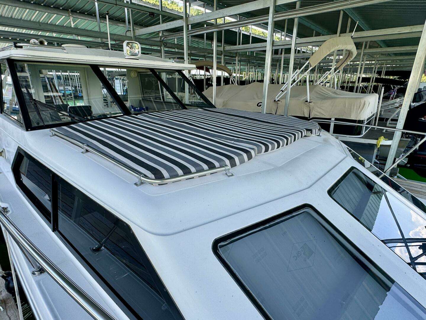 1997 Bayliner 2859 Ciera Express - Image 16