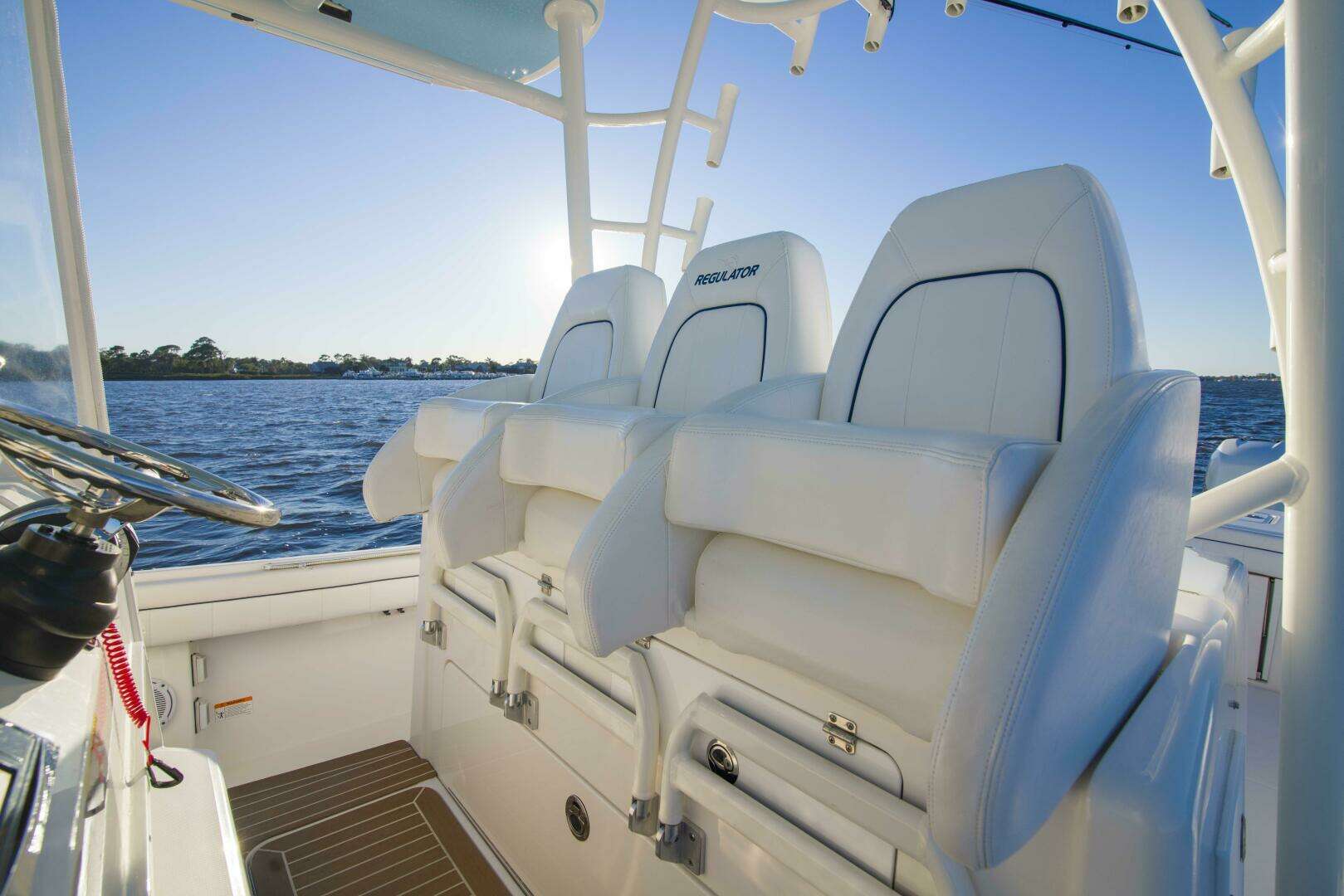 2016 Regulator 41 Center Console - Image 10