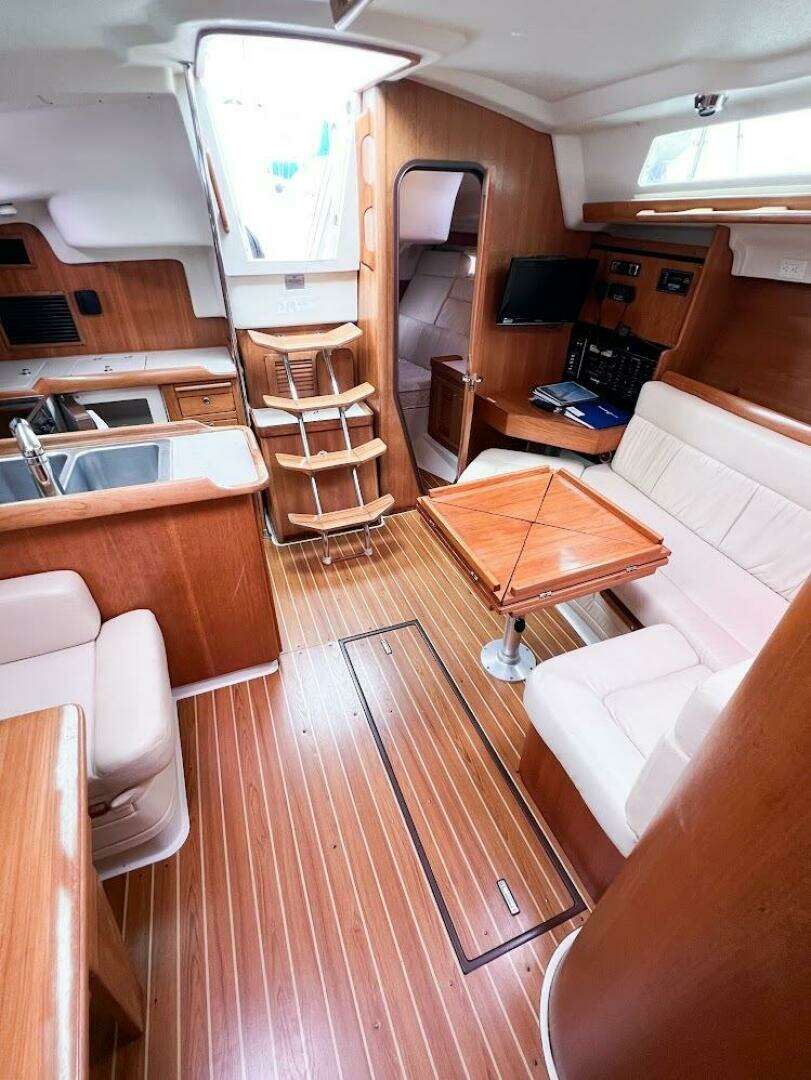 2007 Catalina 350 MK II - Image 9