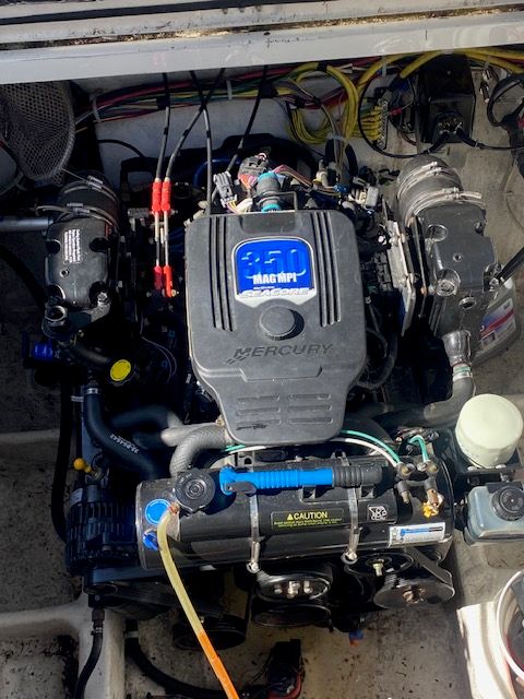 Engine of a 2008 Bayliner Discovery boat, Mercury 350 MAG MPI.