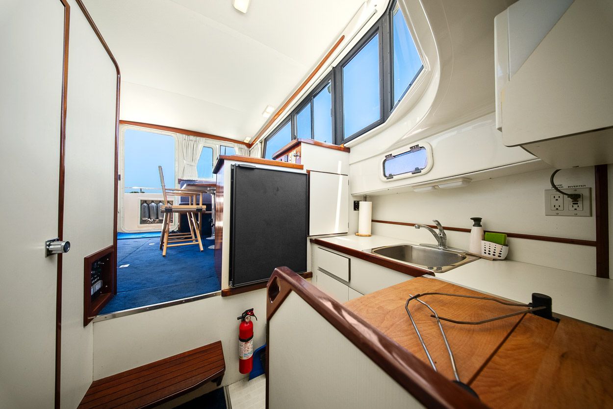 2001 Camano 31 Trawler - 16