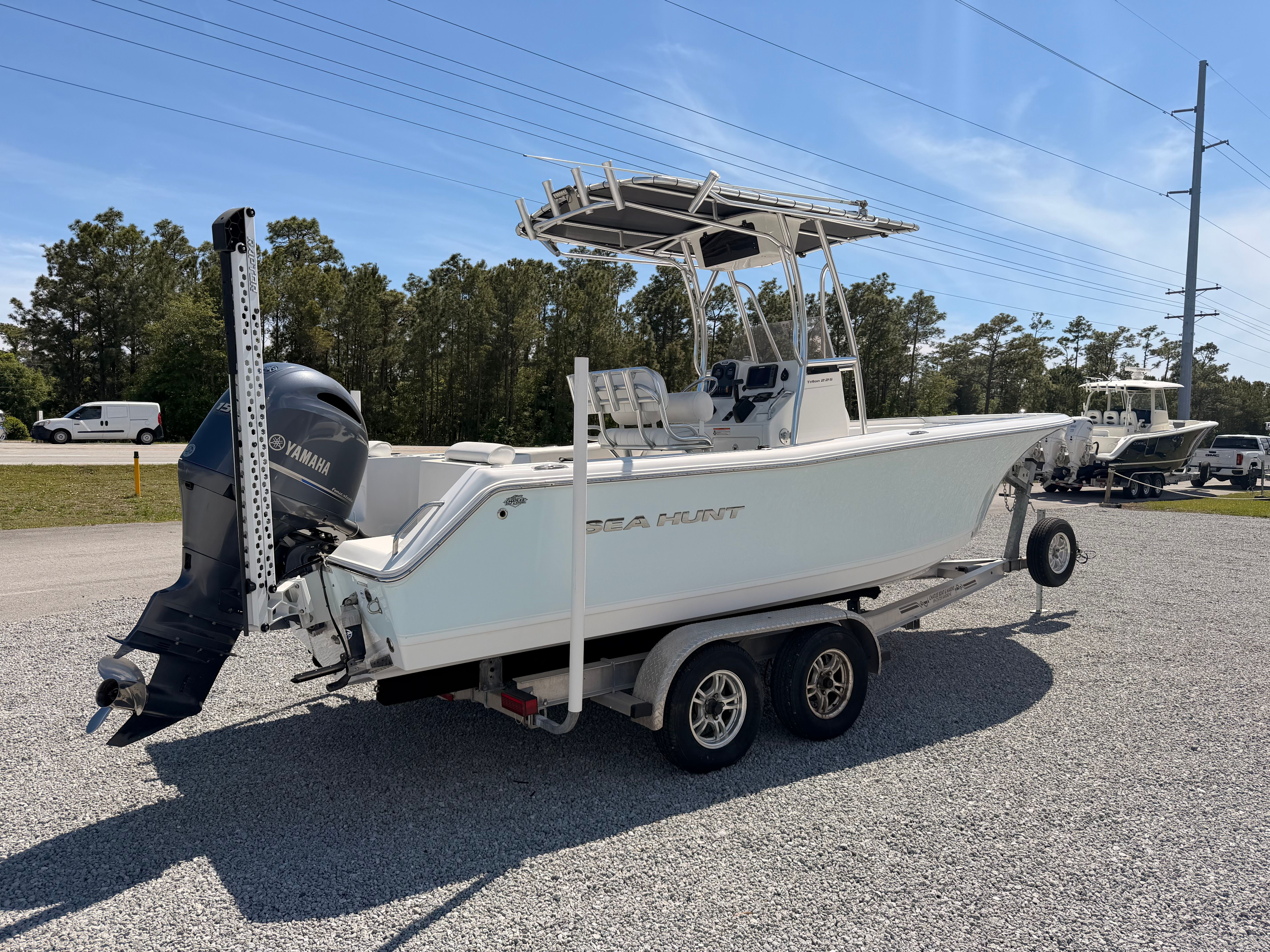 2016 Sea Hunt Triton 225 - 6