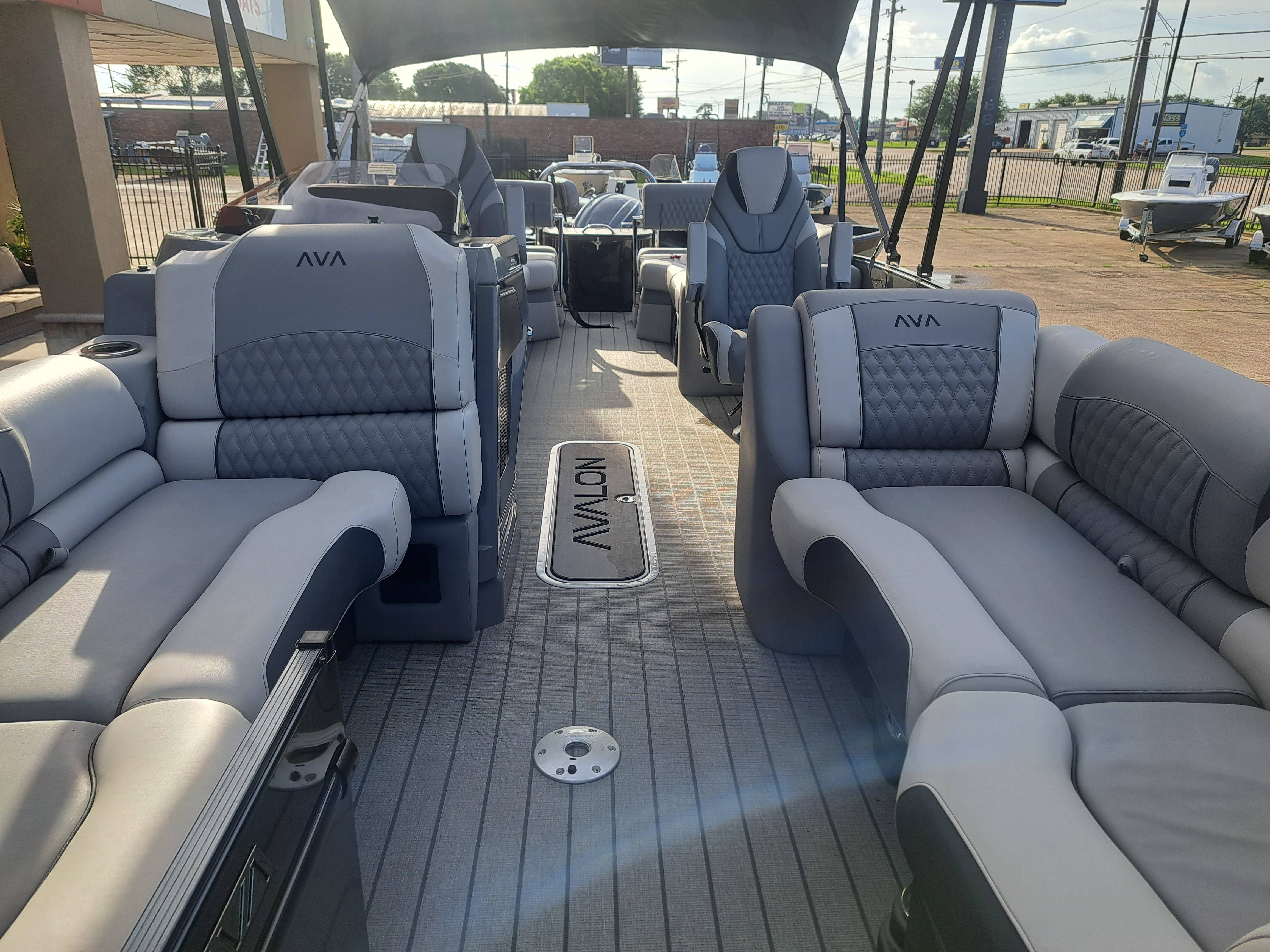 2025 Avalon Catalina Quad Lounge Shift - 23' - 8