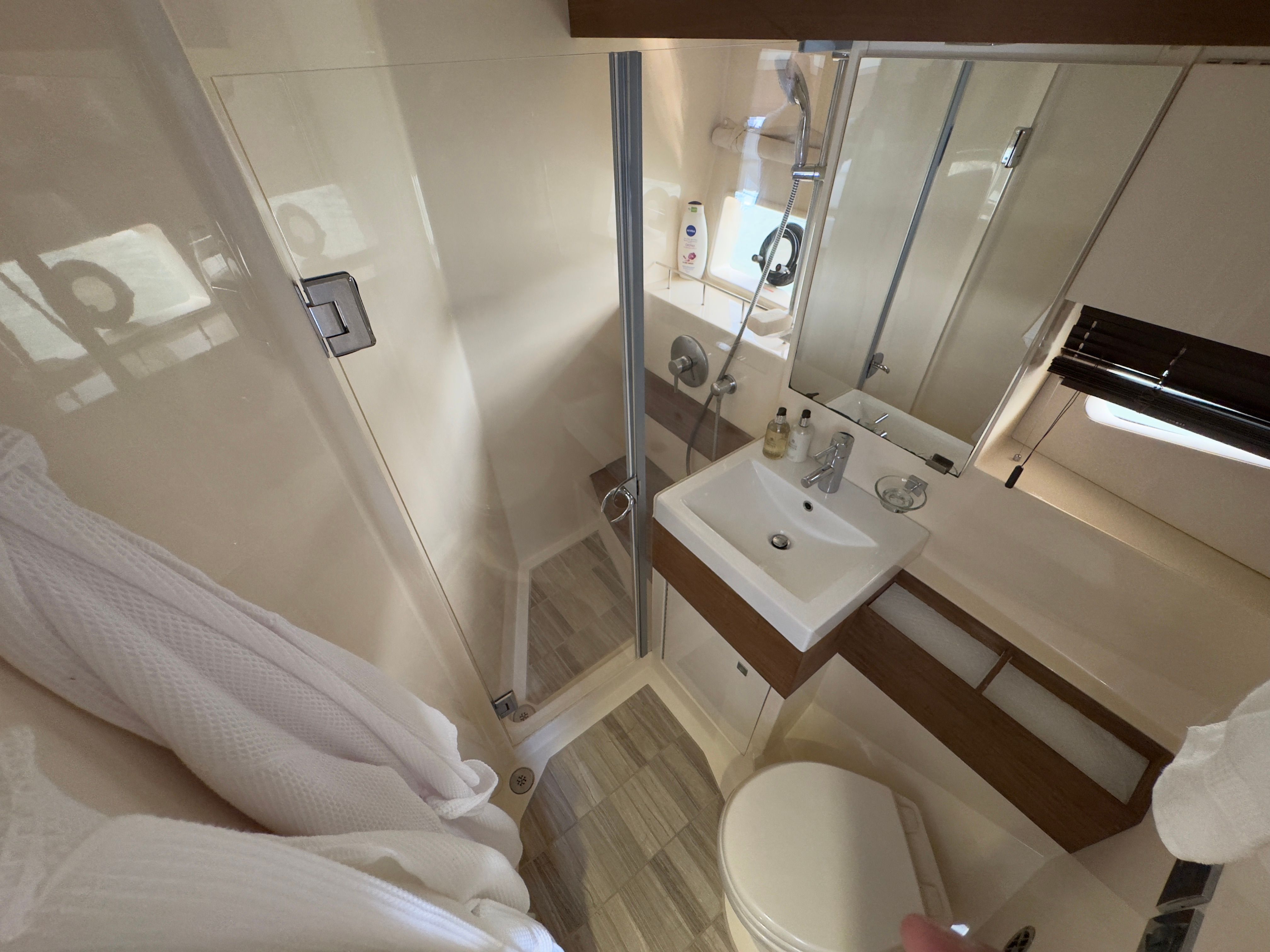2014 Sea Ray 410 Sundancer - 44