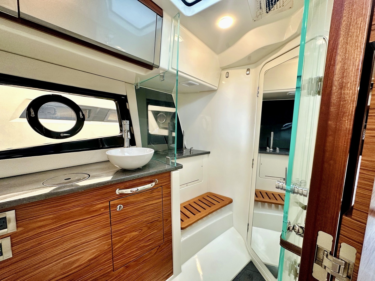 2023 Boston Whaler 405 Conquest - Image 24