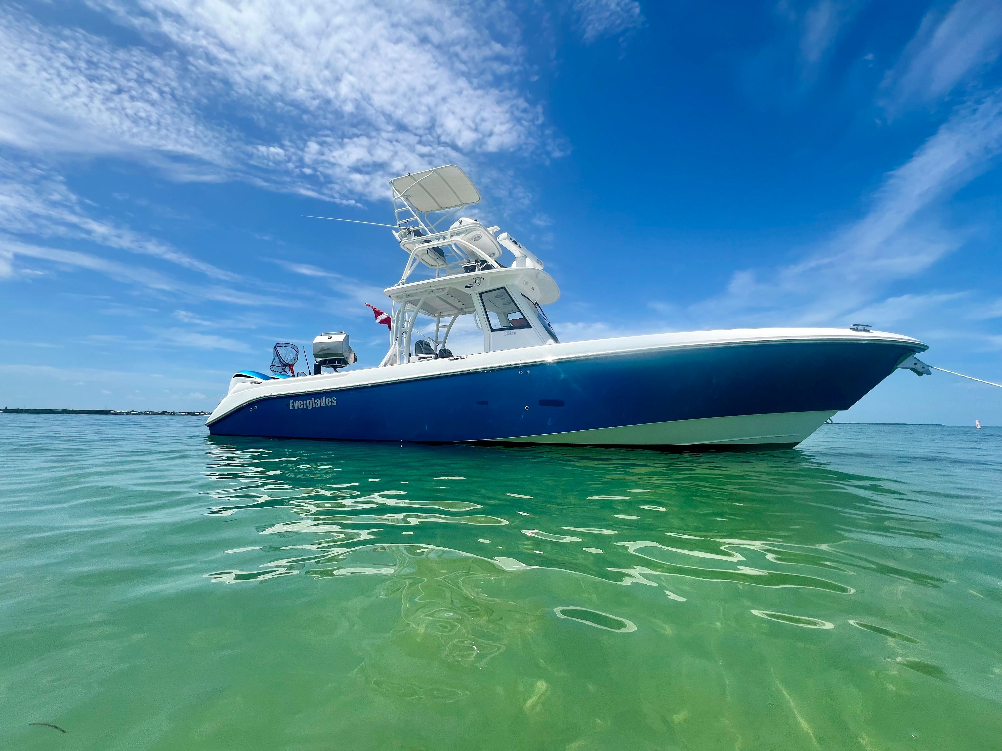 2017 Everglades 325 Center Console