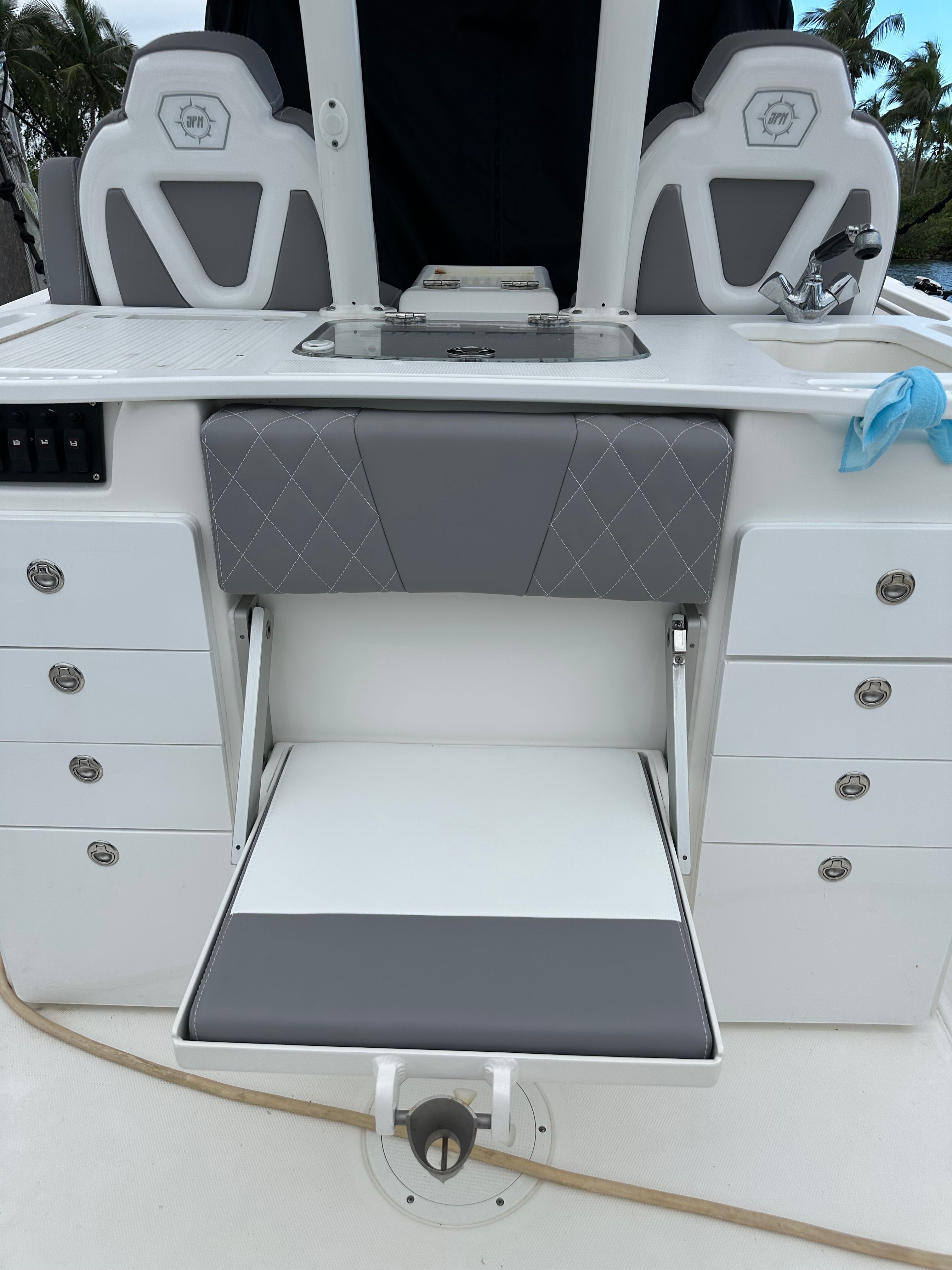2009 Everglades 365 Center Console - 111