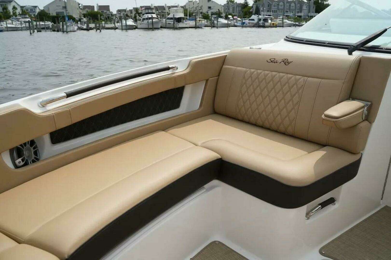 2023 Sea Ray SLX 310 Outboard - Image 22