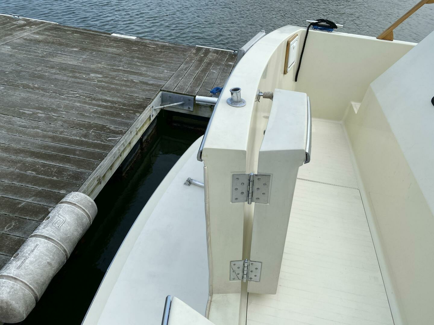 1983 Tollycraft Aft Cabin - Image 8