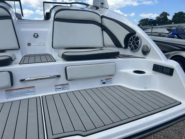 2020 Yamaha Boats 242SE - 17