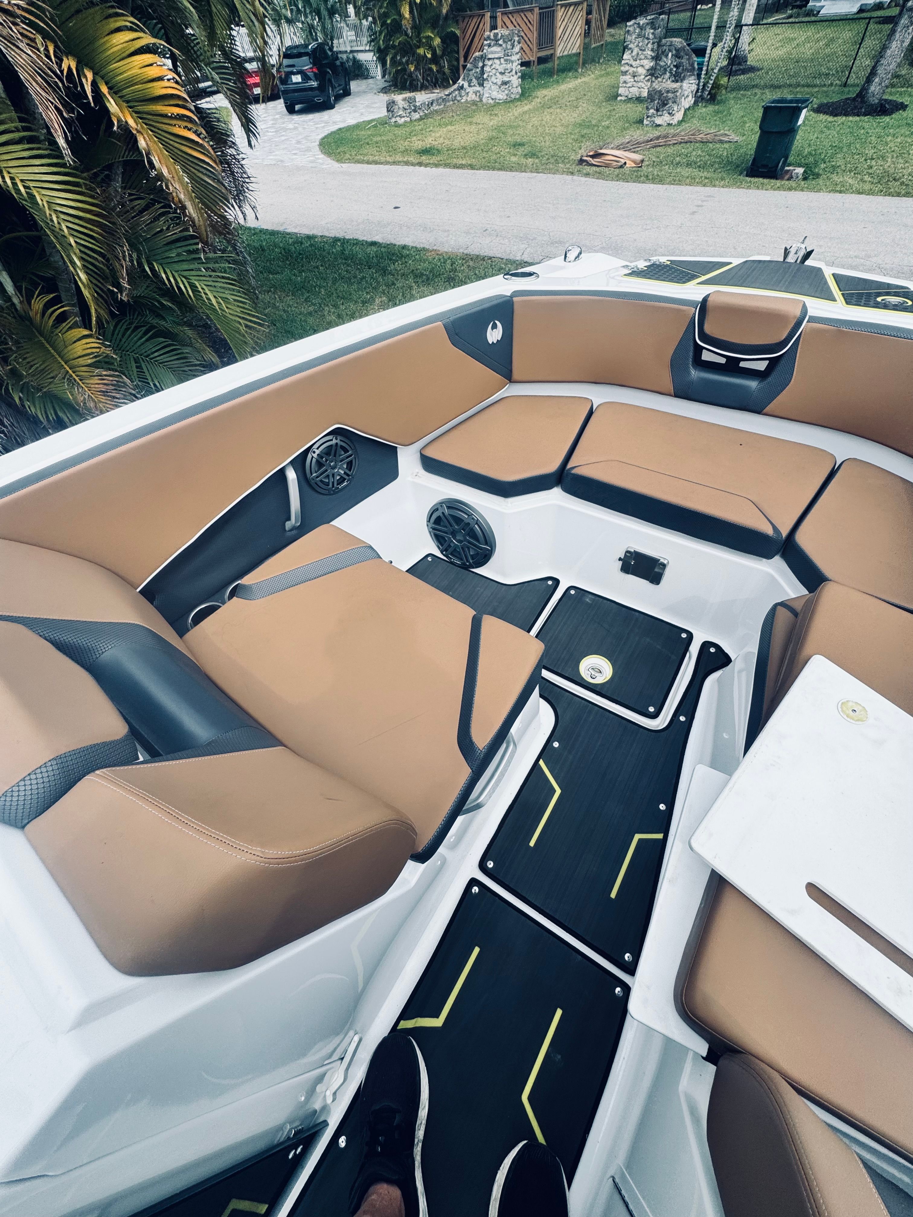 2024 Scarab 285 ID factory Tour boat - 13