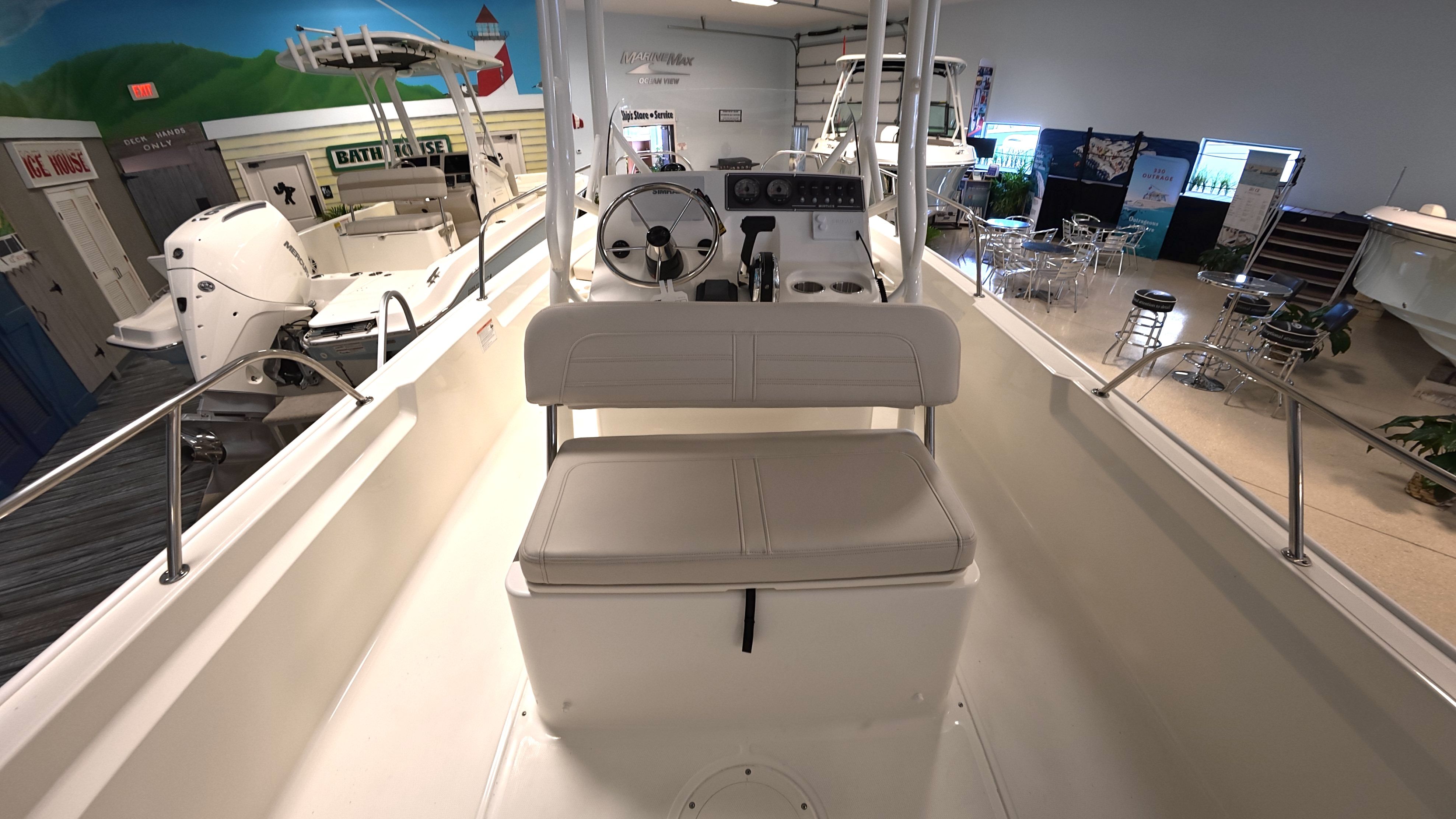 2026 Boston Whaler 190 Montauk - 6