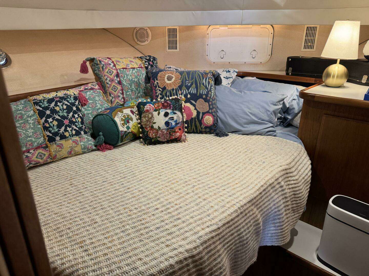 1995 Carver 440 Aft Cabin - Image 32