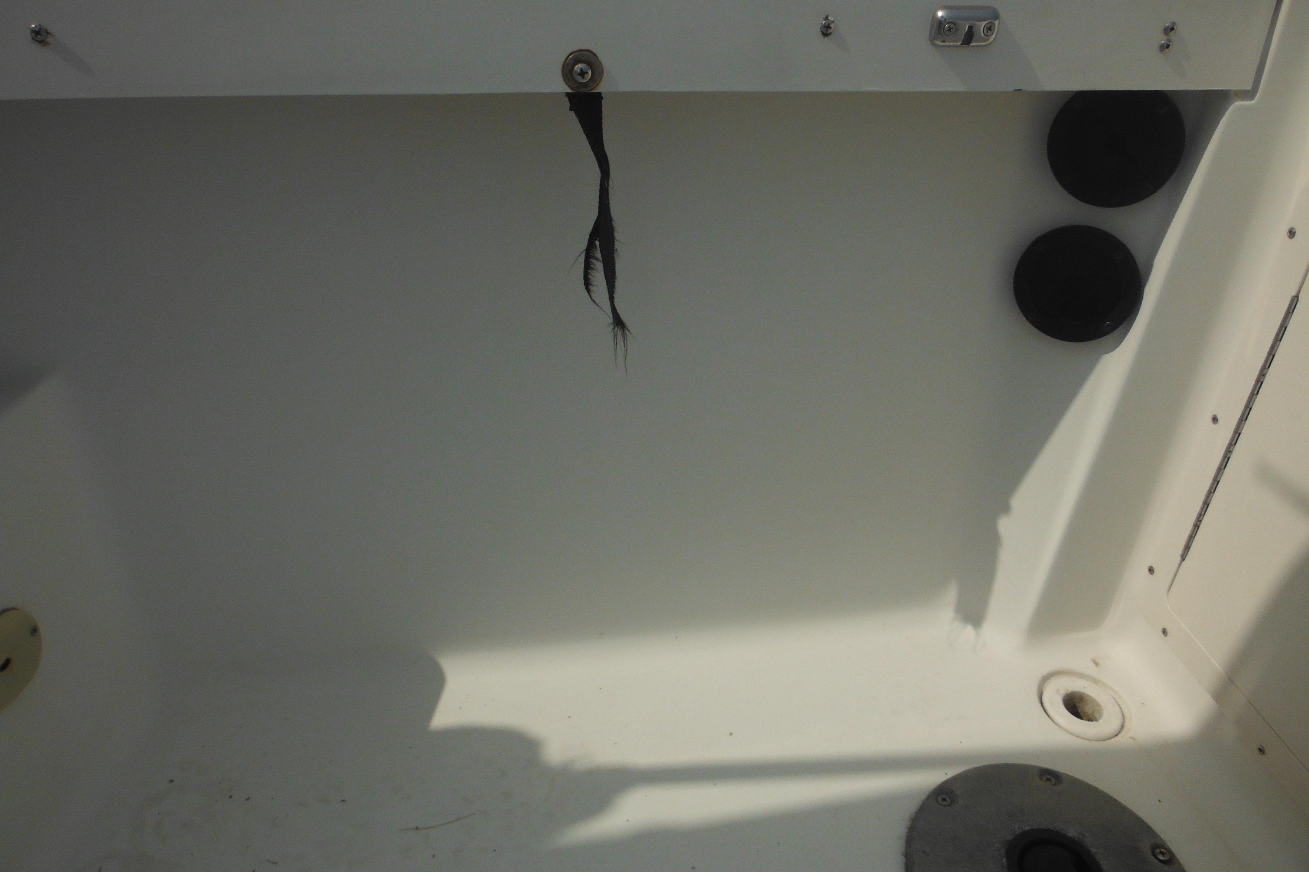 2005 Seaswirl Striper 2101 Walkaround O/B interior detail with fishing rod holder.