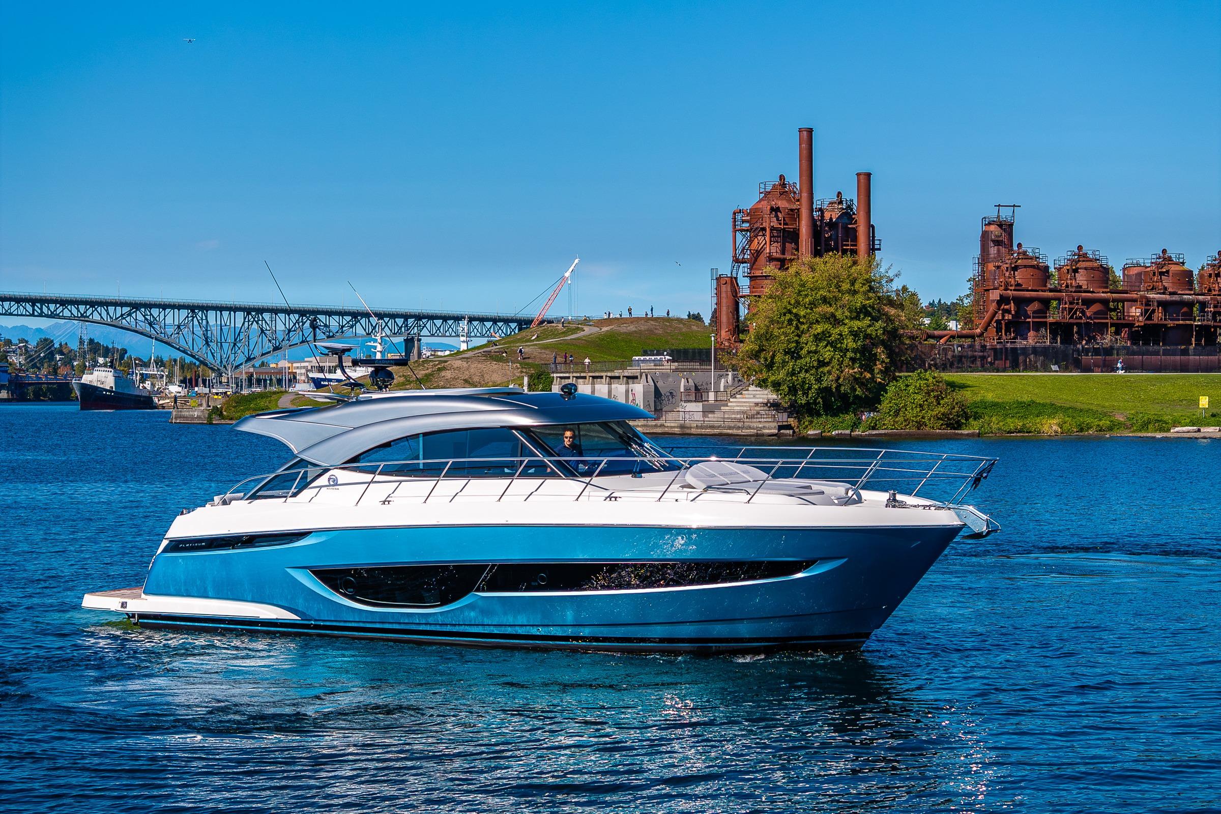2026 Riviera 4600 Sport Yacht Platinum Edition