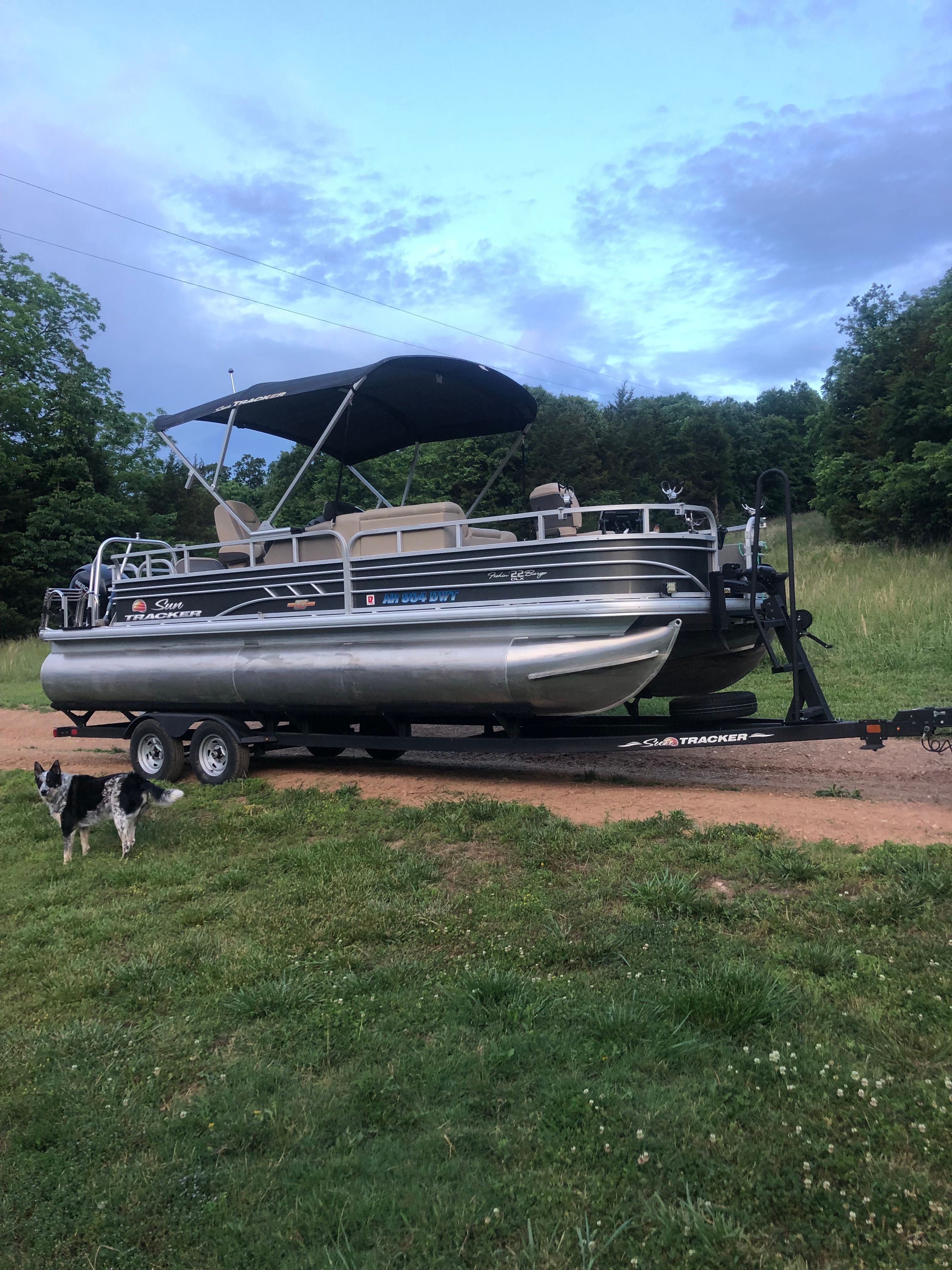 2023 Sun Tracker Fishin' Barge 22 DLX