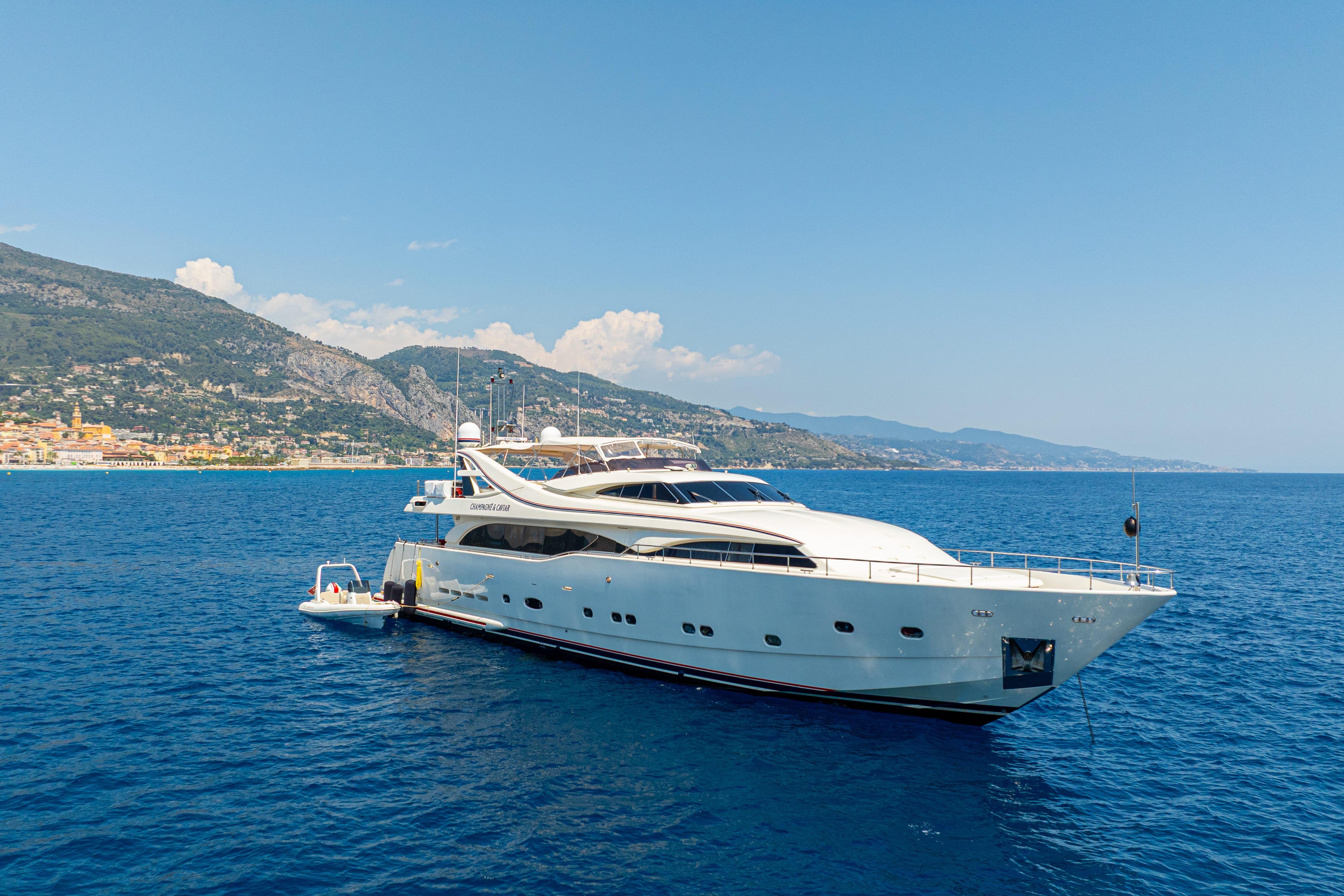 2003 Ferretti Yachts Custom Line 112