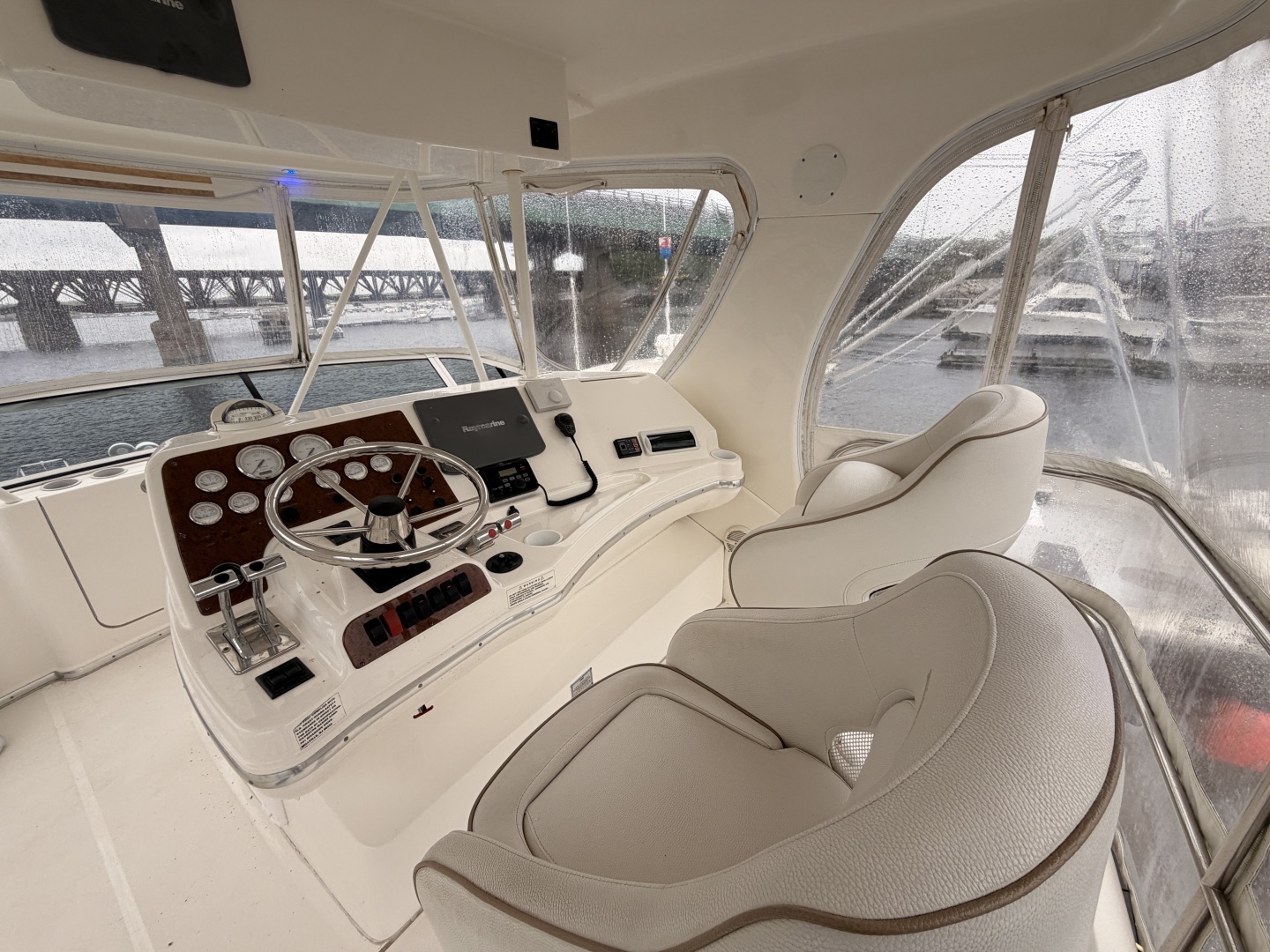 2006 Silverton 38 Convertible - Image 28