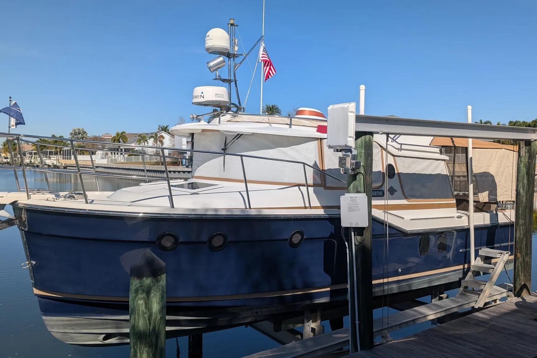 2015 Ranger Tugs R-29 S boat docked, featuring a sleek design and modern equipment.