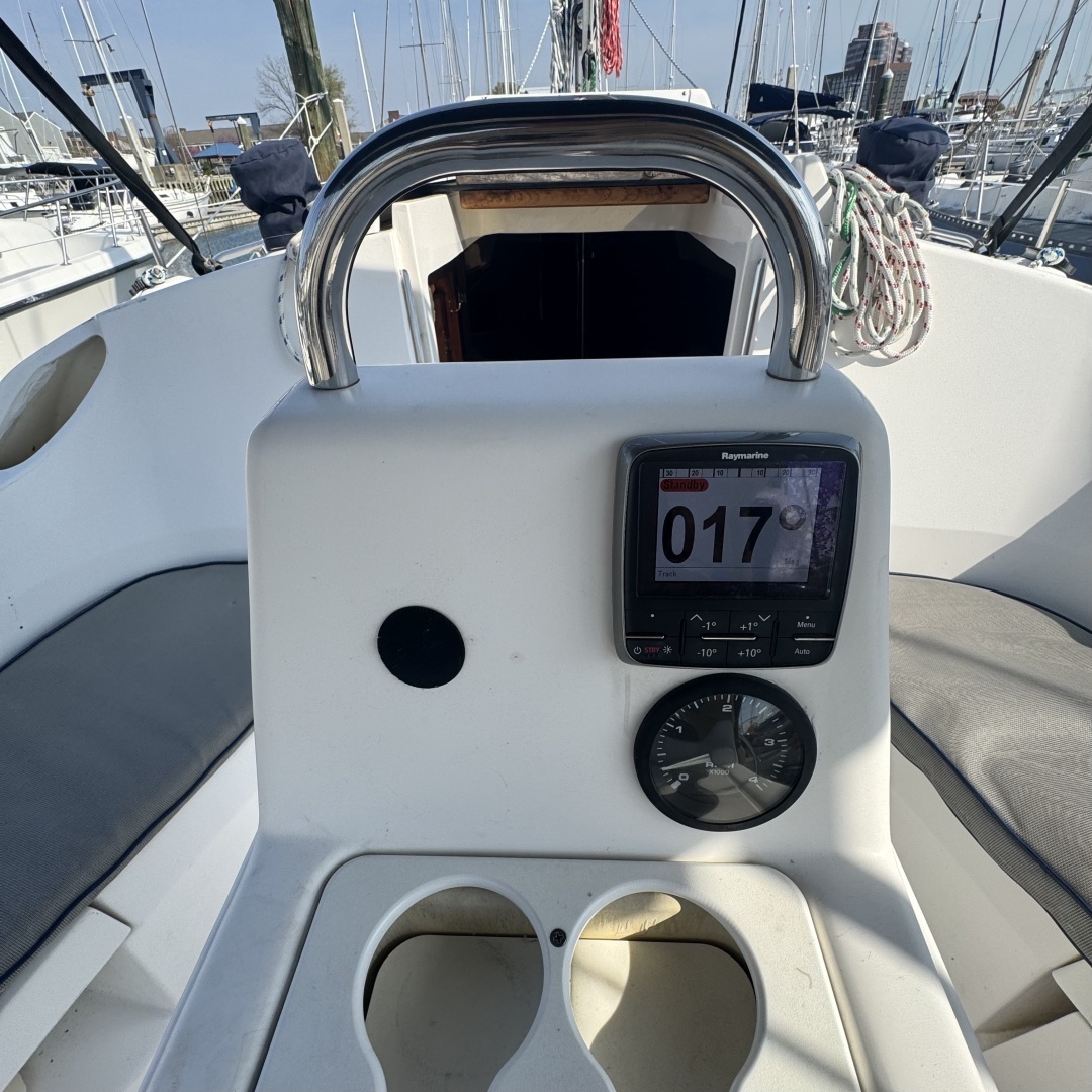 2002 Hunter 326 - Image 13